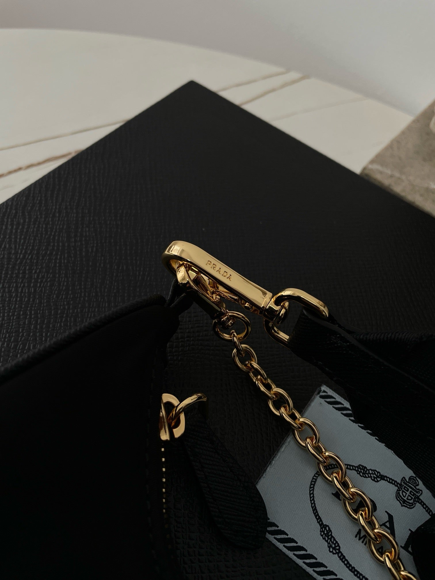 프라다 테수토 체인 호보백 금장