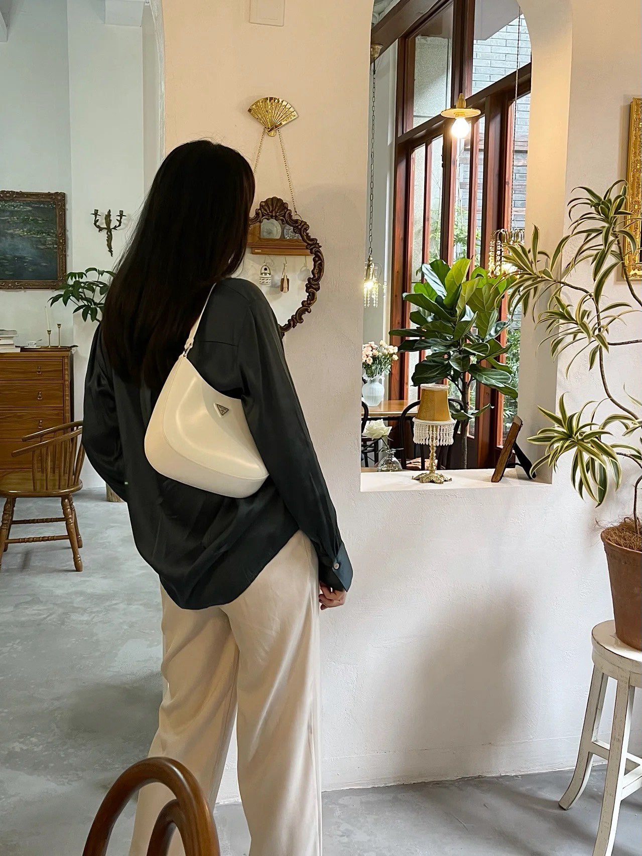 프라다 클레오 브러시드 레더 숄더백