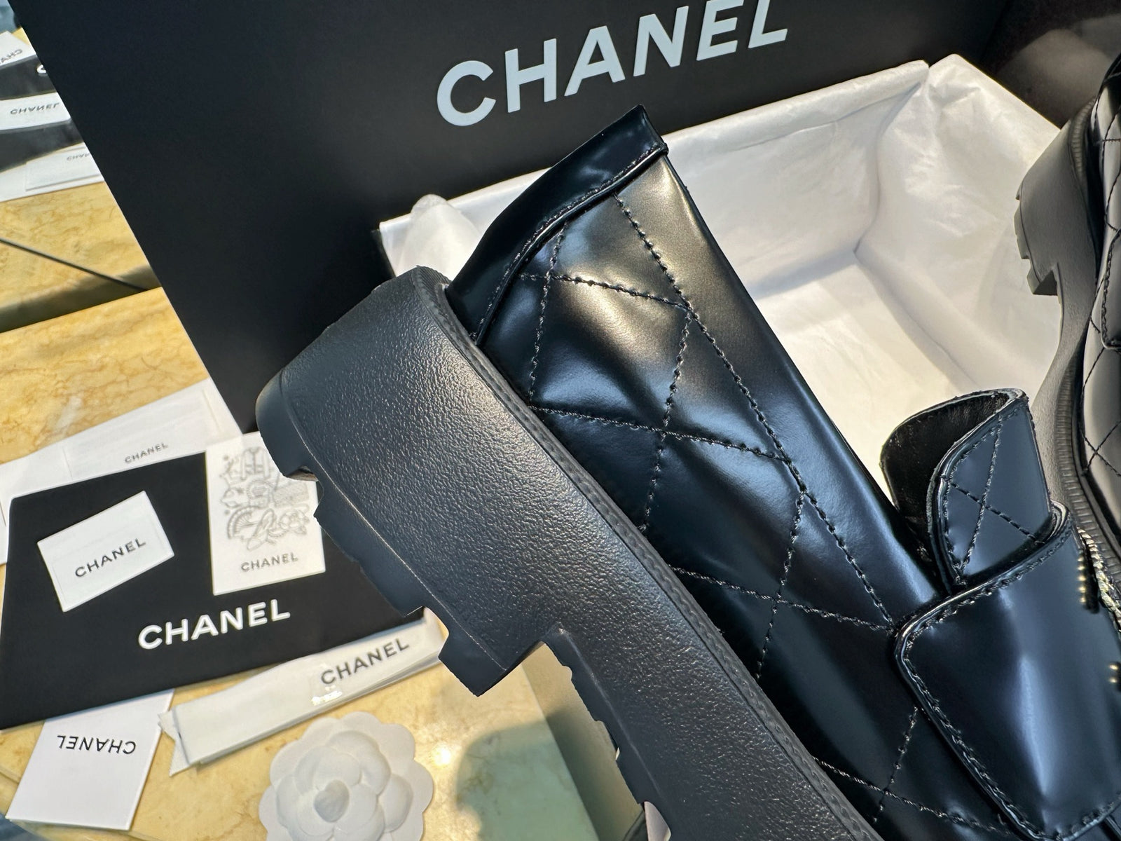 샤넬 24B 체인CC 로고 로퍼