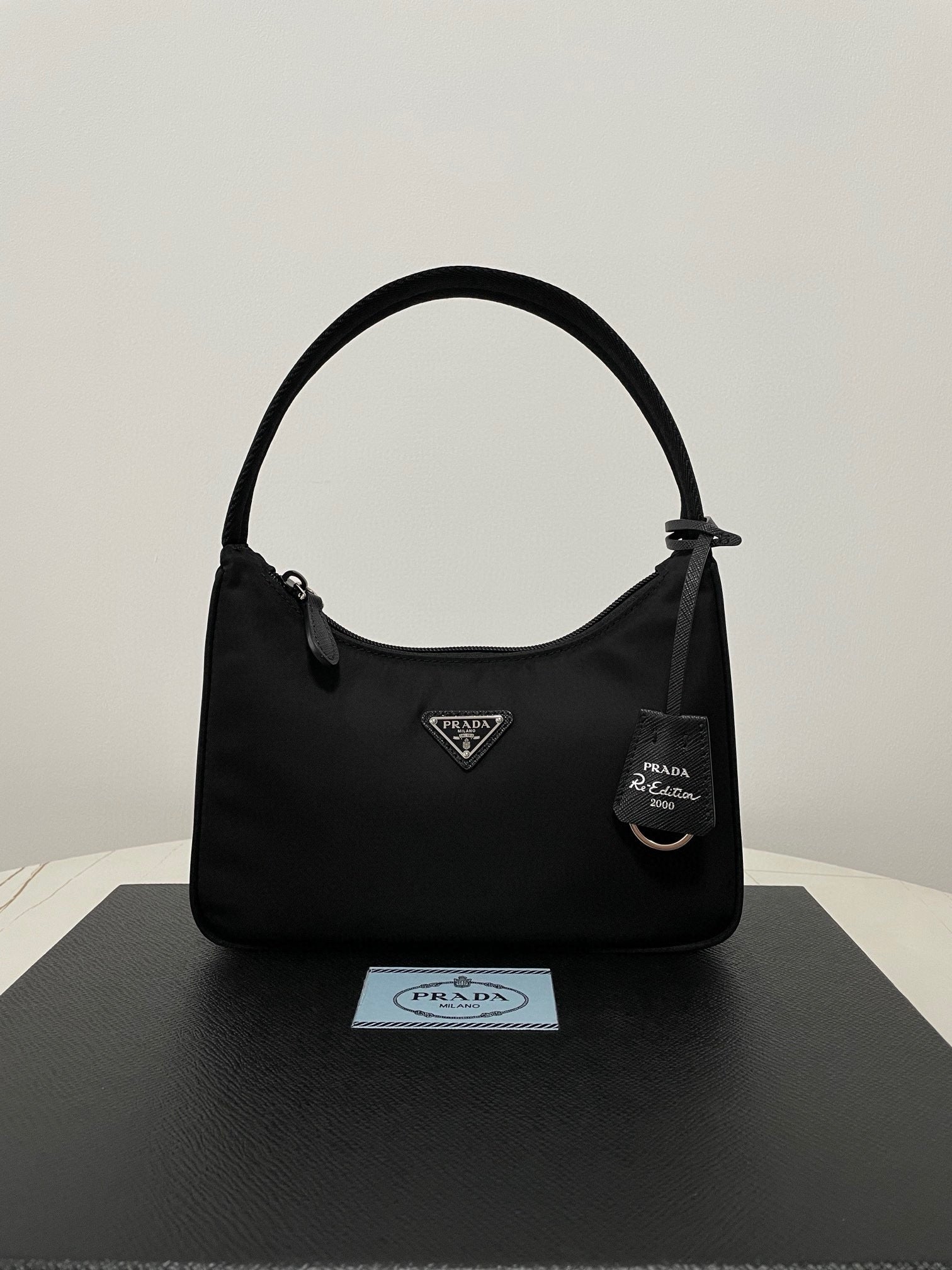 프라다 리에디션 리나일론 호보백