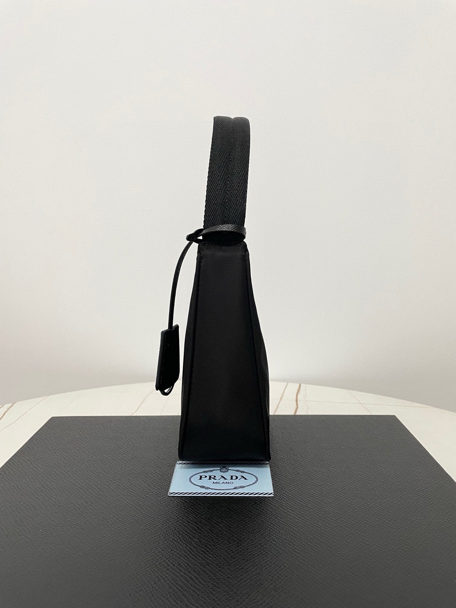 프라다 리에디션 리나일론 호보백