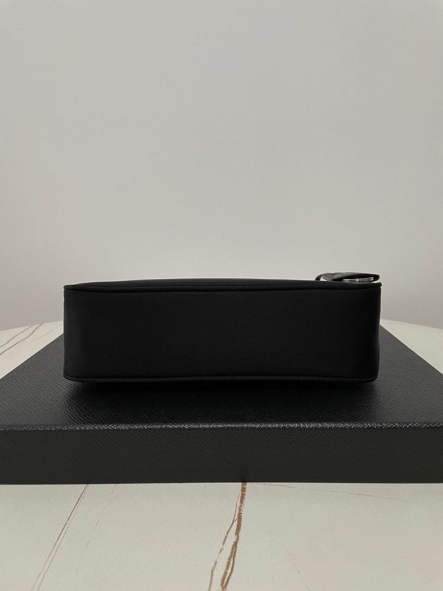 프라다 리에디션 리나일론 호보백