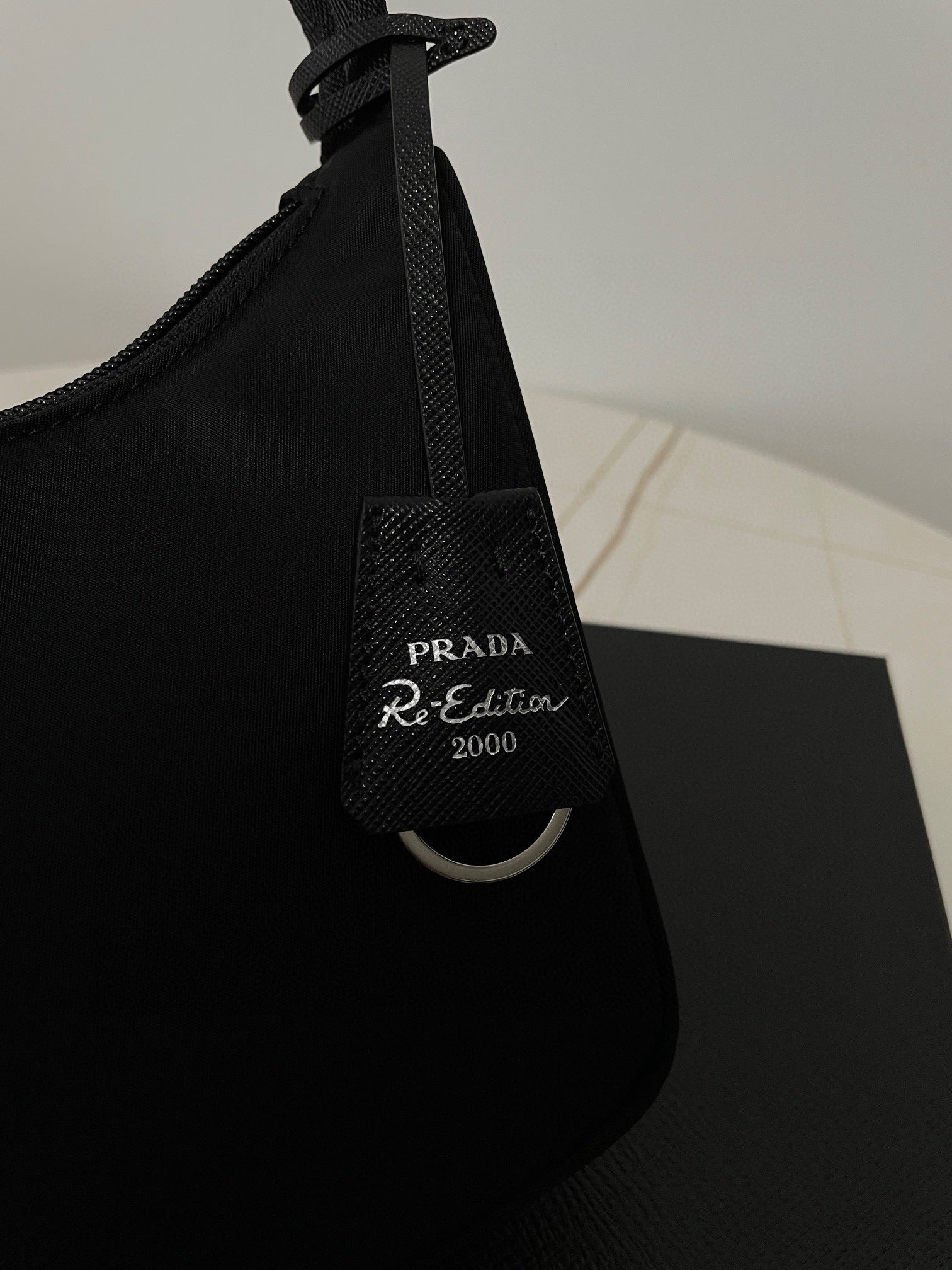 프라다 리에디션 리나일론 호보백