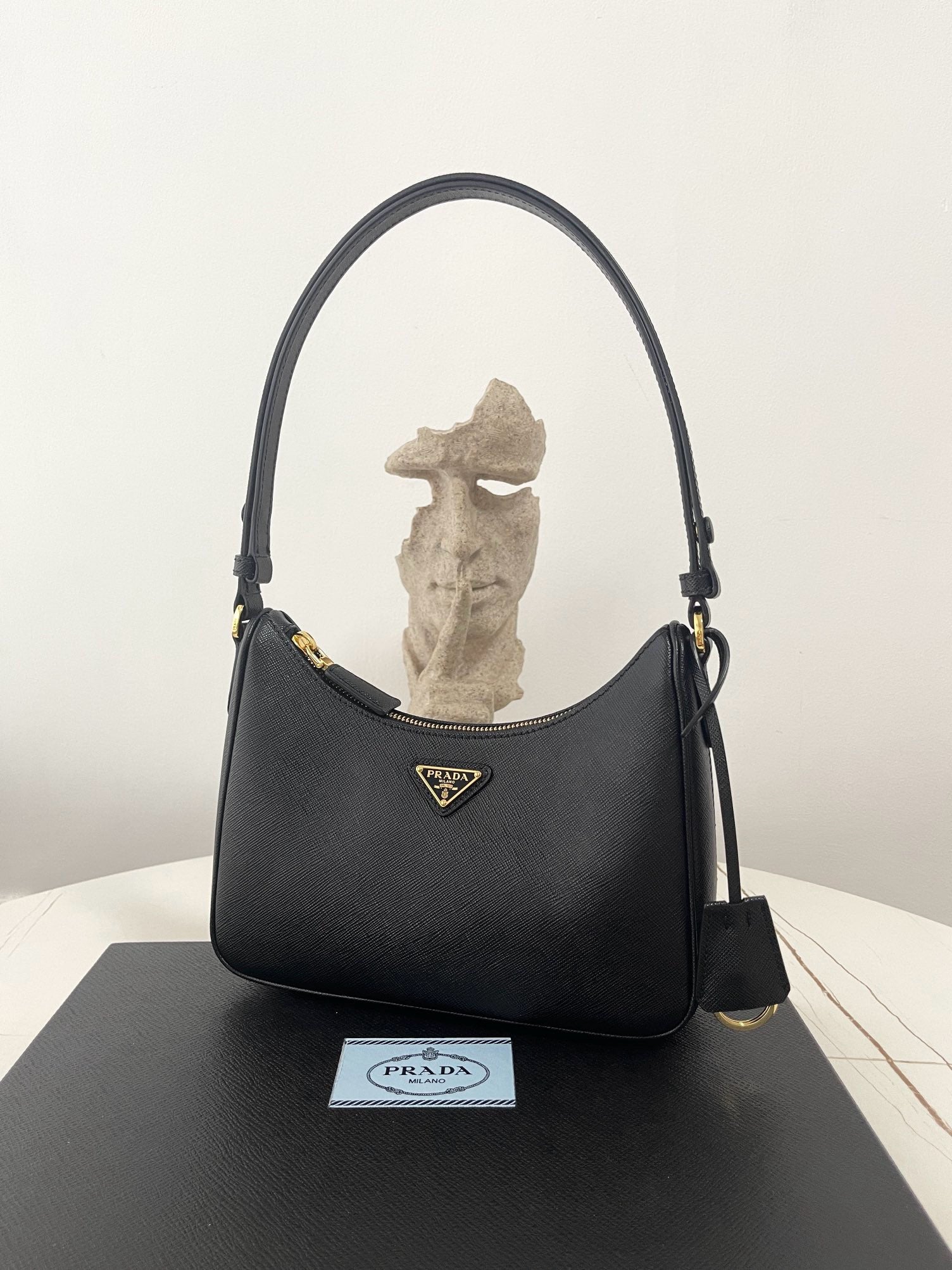 프라다 리에디션 사피아노 호보백