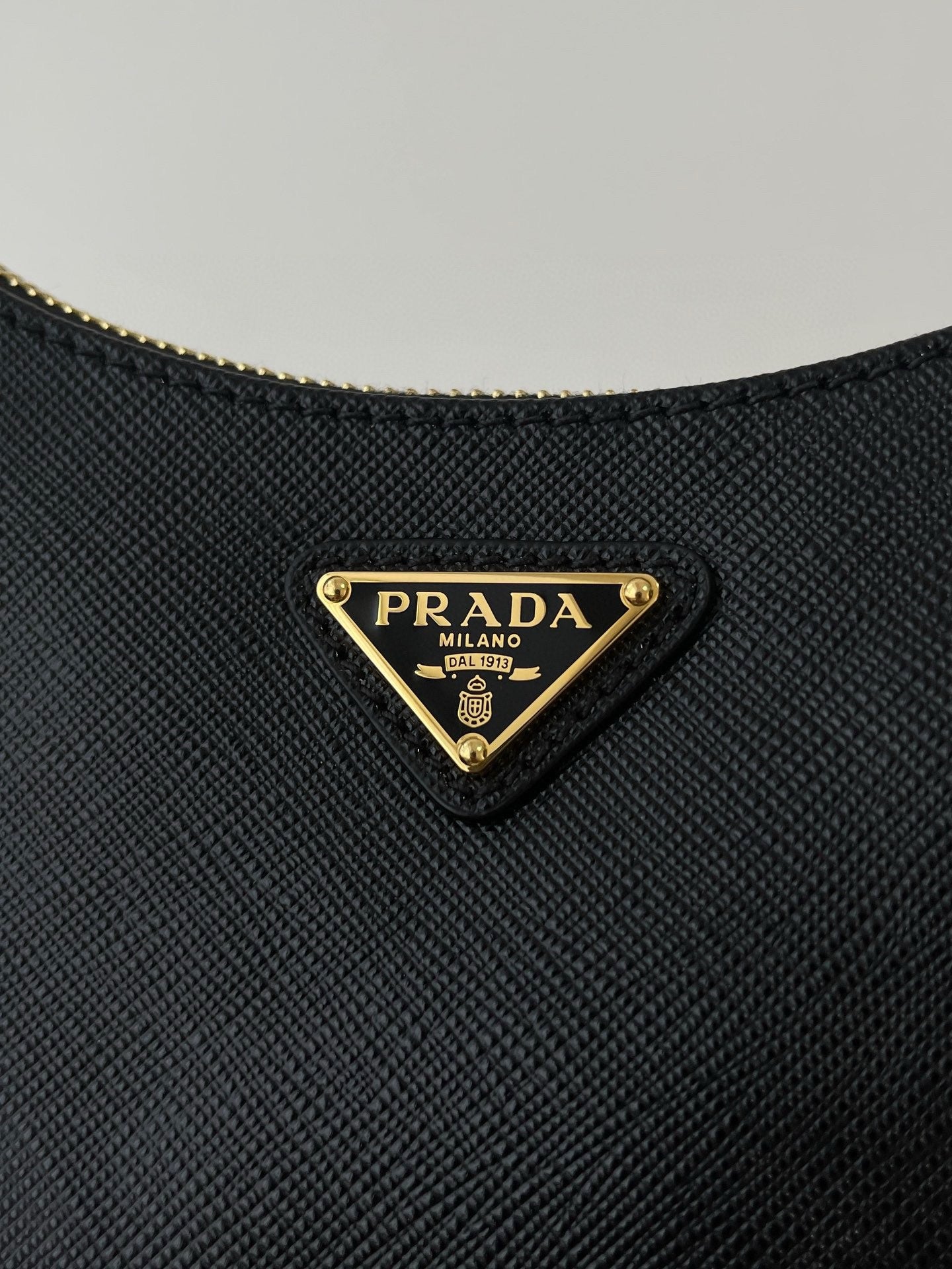 프라다 리에디션 사피아노 호보백