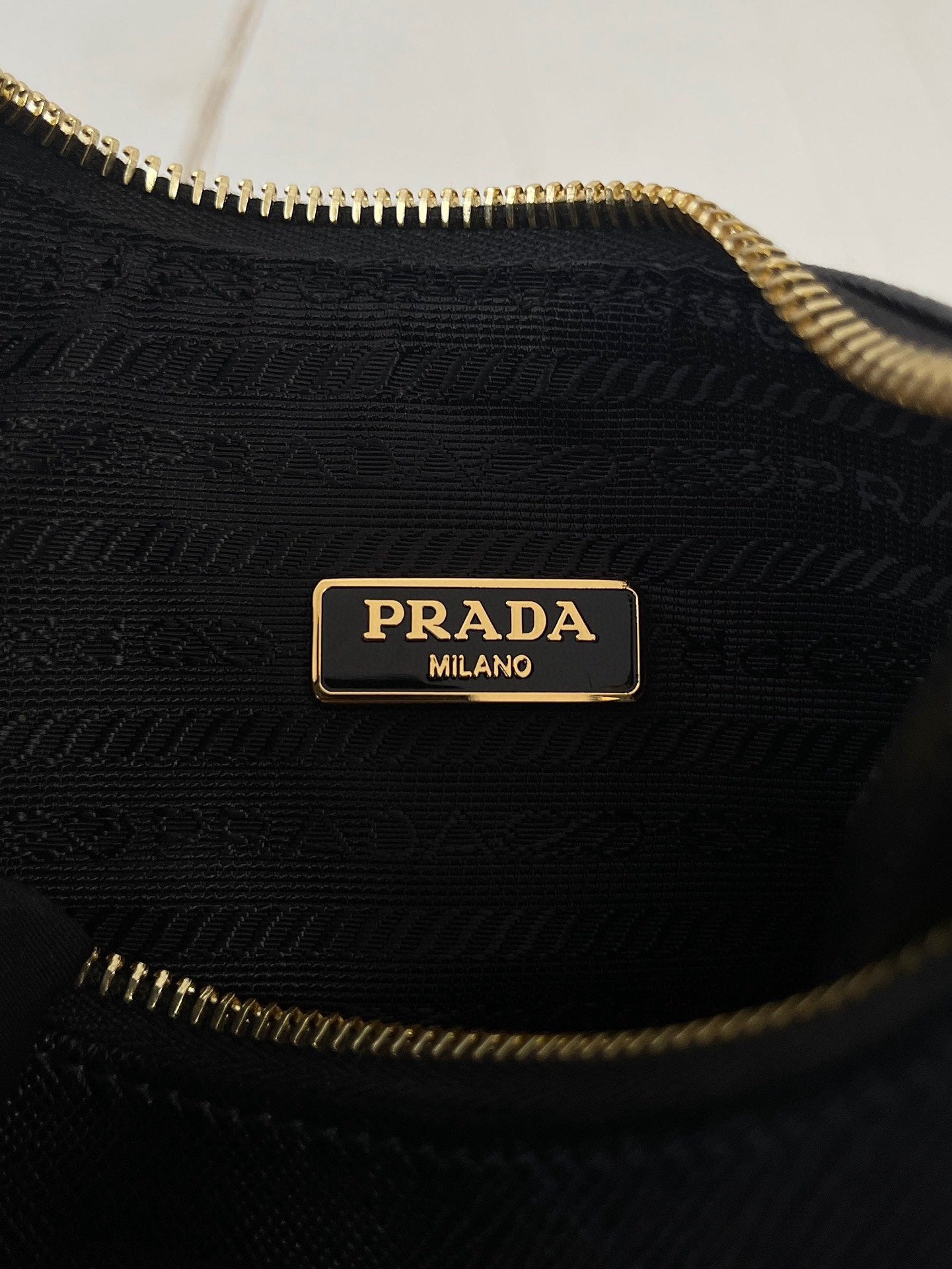 프라다 리에디션 사피아노 호보백