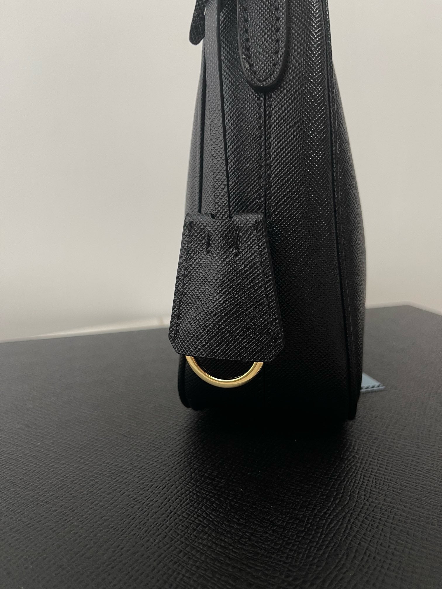 프라다 리에디션 사피아노 호보백