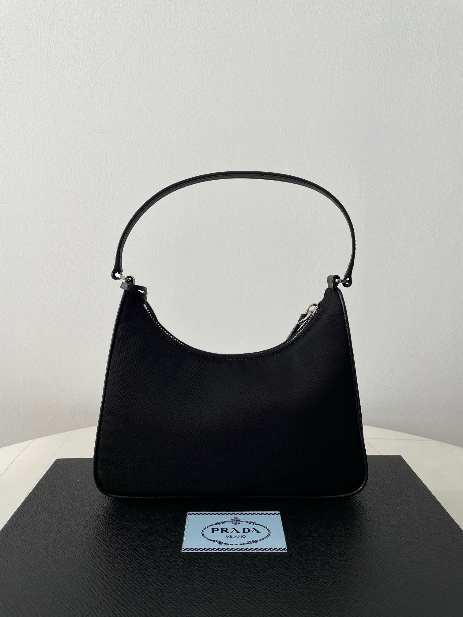 프라다 리에디션 리나일론 호보백 사피아노 핸들