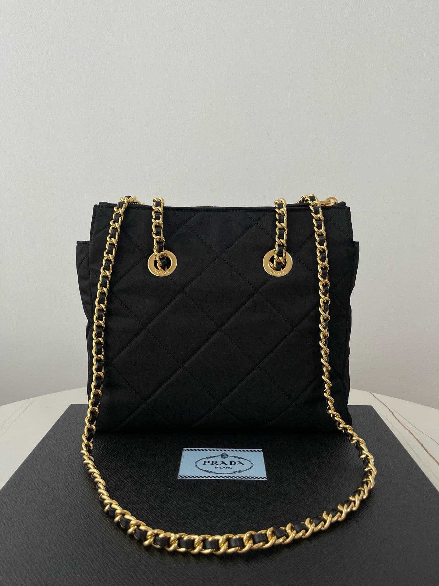 프라다 리에디션 리나일론 퀄팅 체인 숄더백