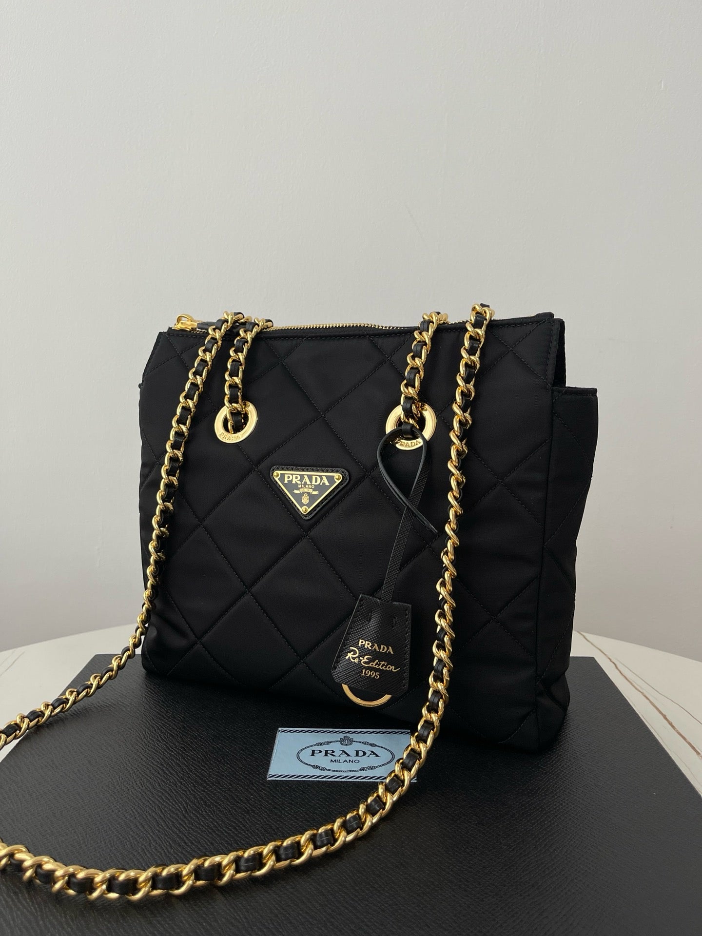 프라다 리에디션 리나일론 퀄팅 체인 숄더백