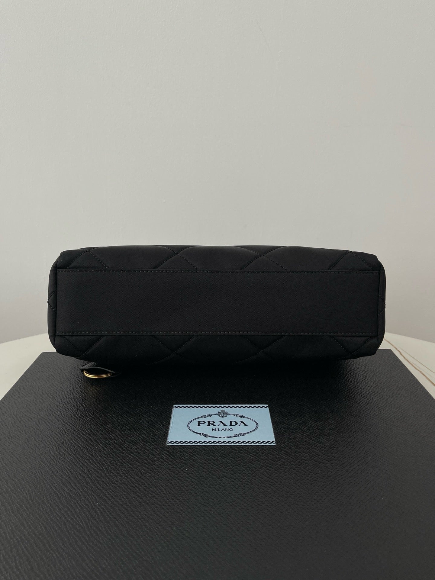 프라다 리에디션 리나일론 퀄팅 체인 숄더백