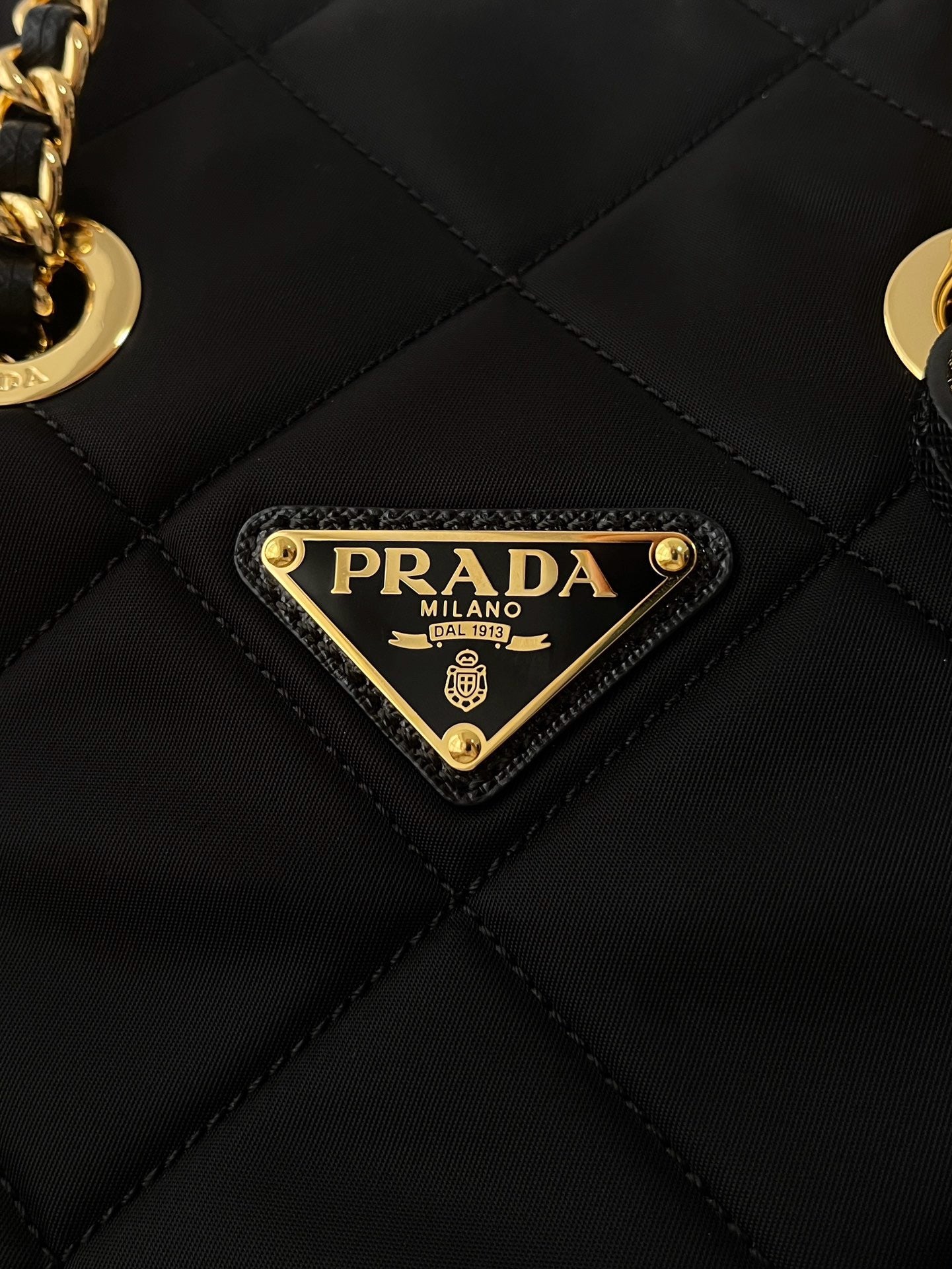 프라다 리에디션 리나일론 퀄팅 체인 숄더백