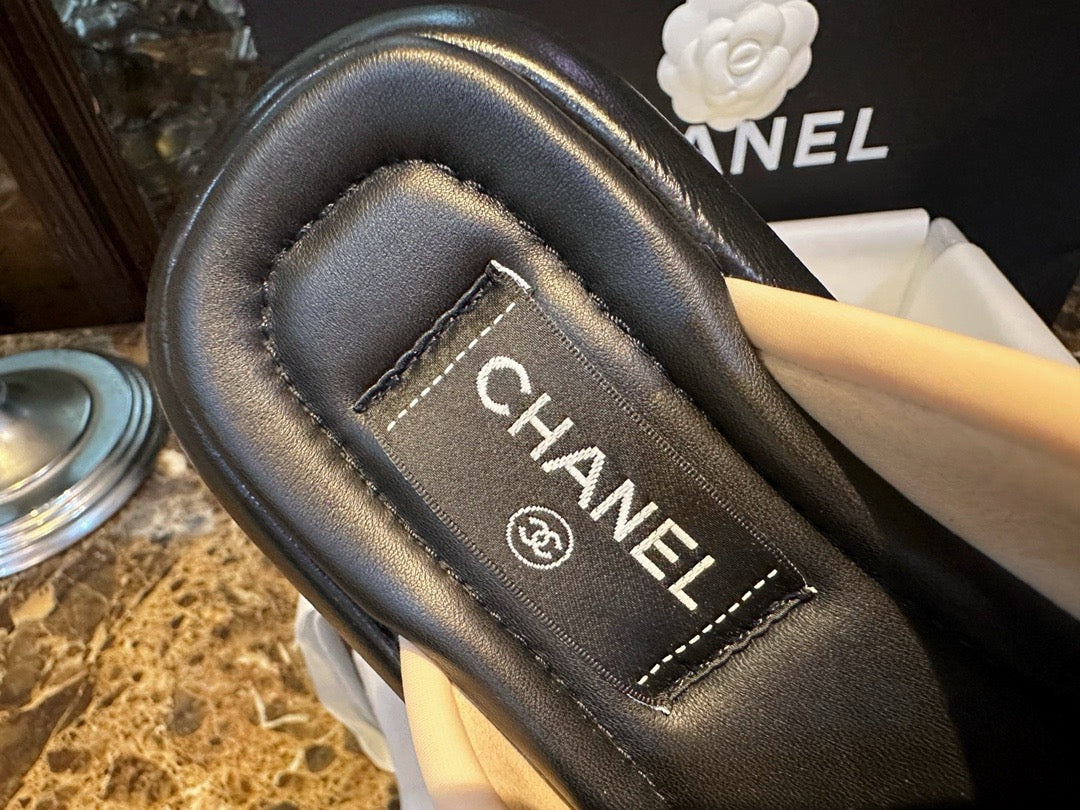 샤넬 골드 메탈 패브릭 뮬