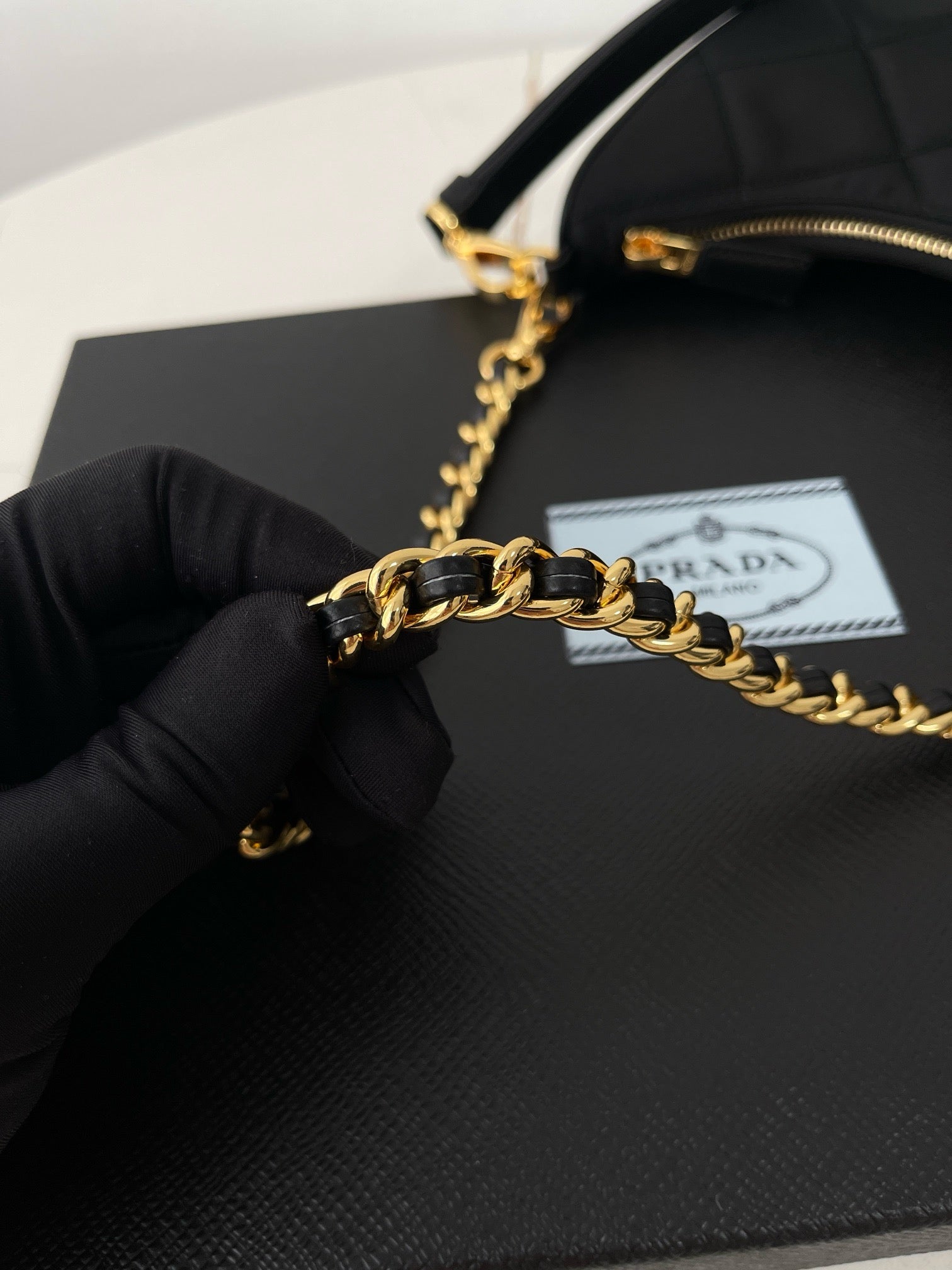 프라다 리에디션 퀄팅 체인 호보백