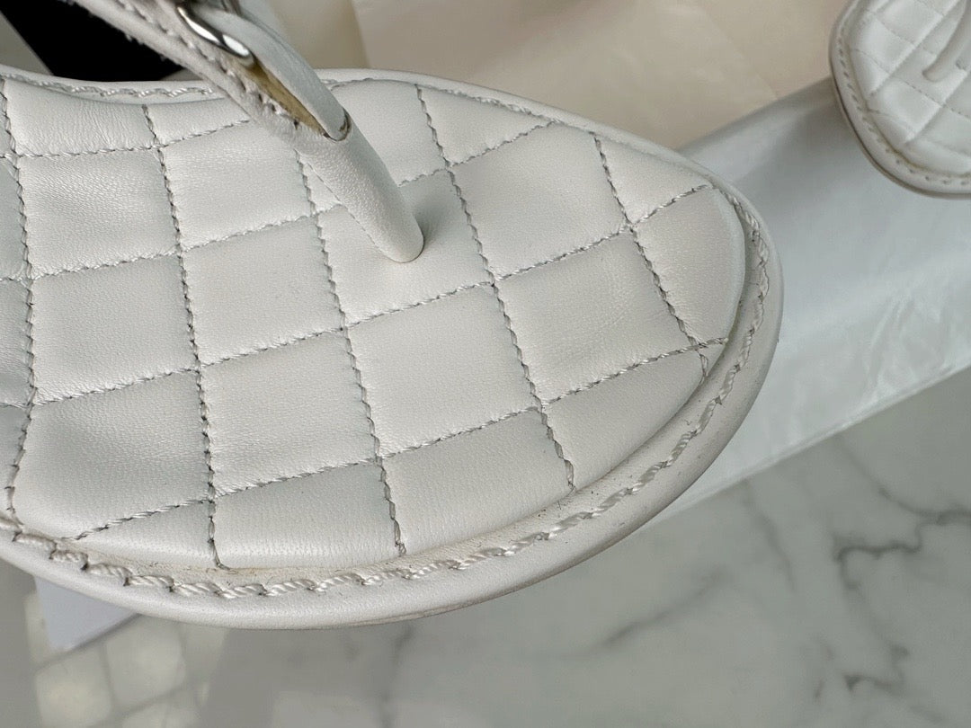 샤넬 클래식 CC로고 체인 스트랩 샌들