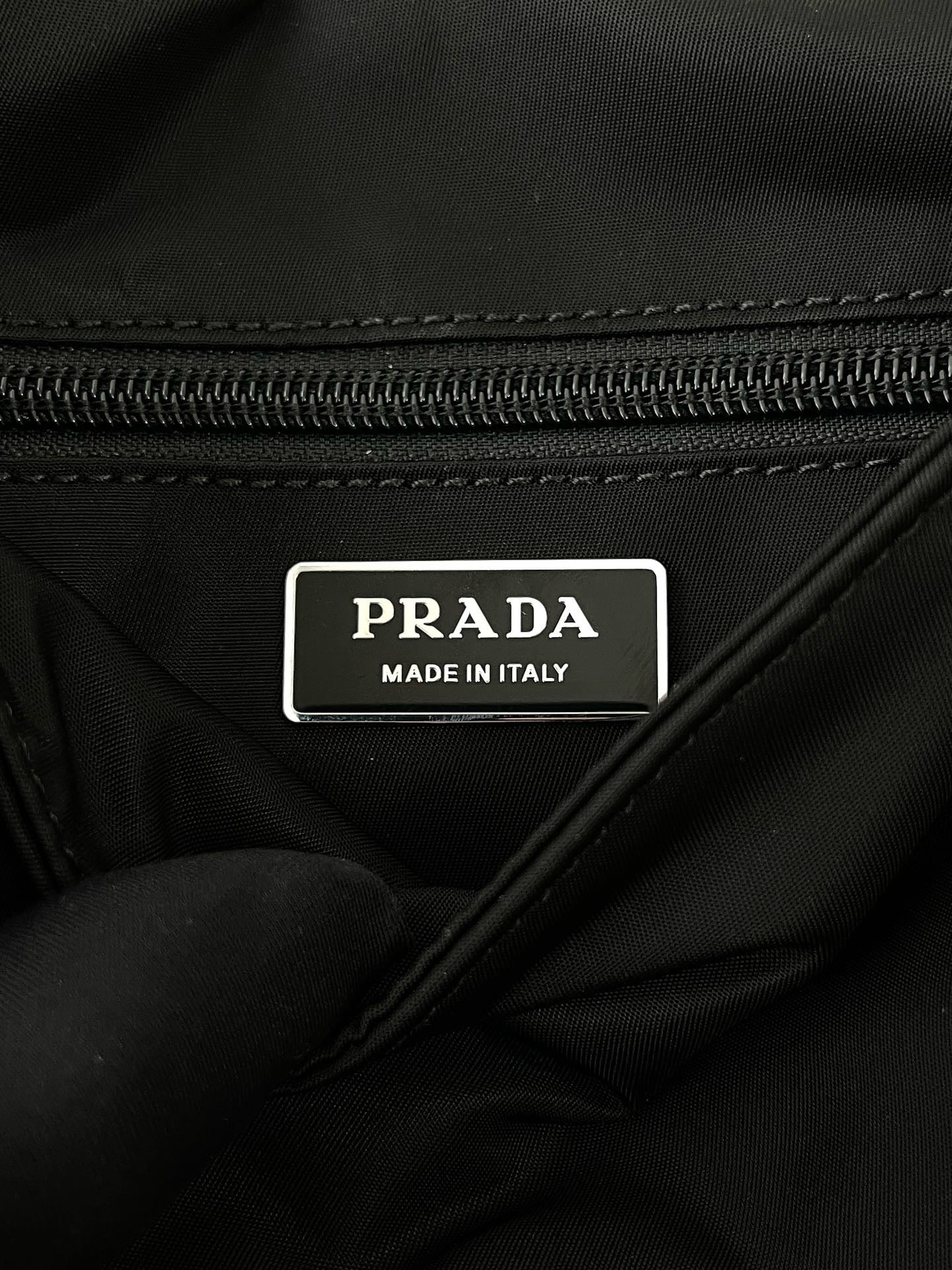 프라다 리나일론 패딩 숄더백 스몰