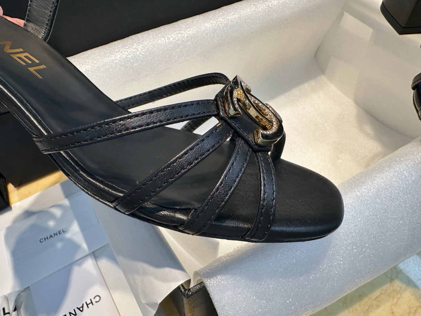 샤넬 25SS CC로고 샌들