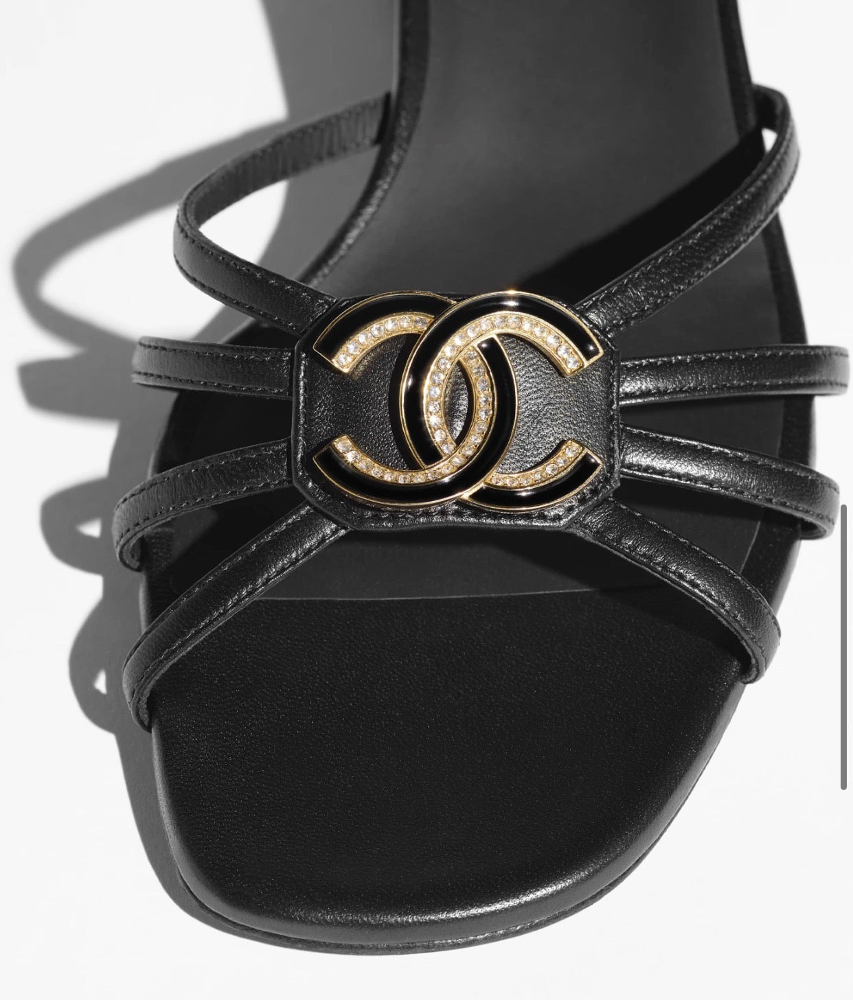 샤넬 25SS CC로고 샌들