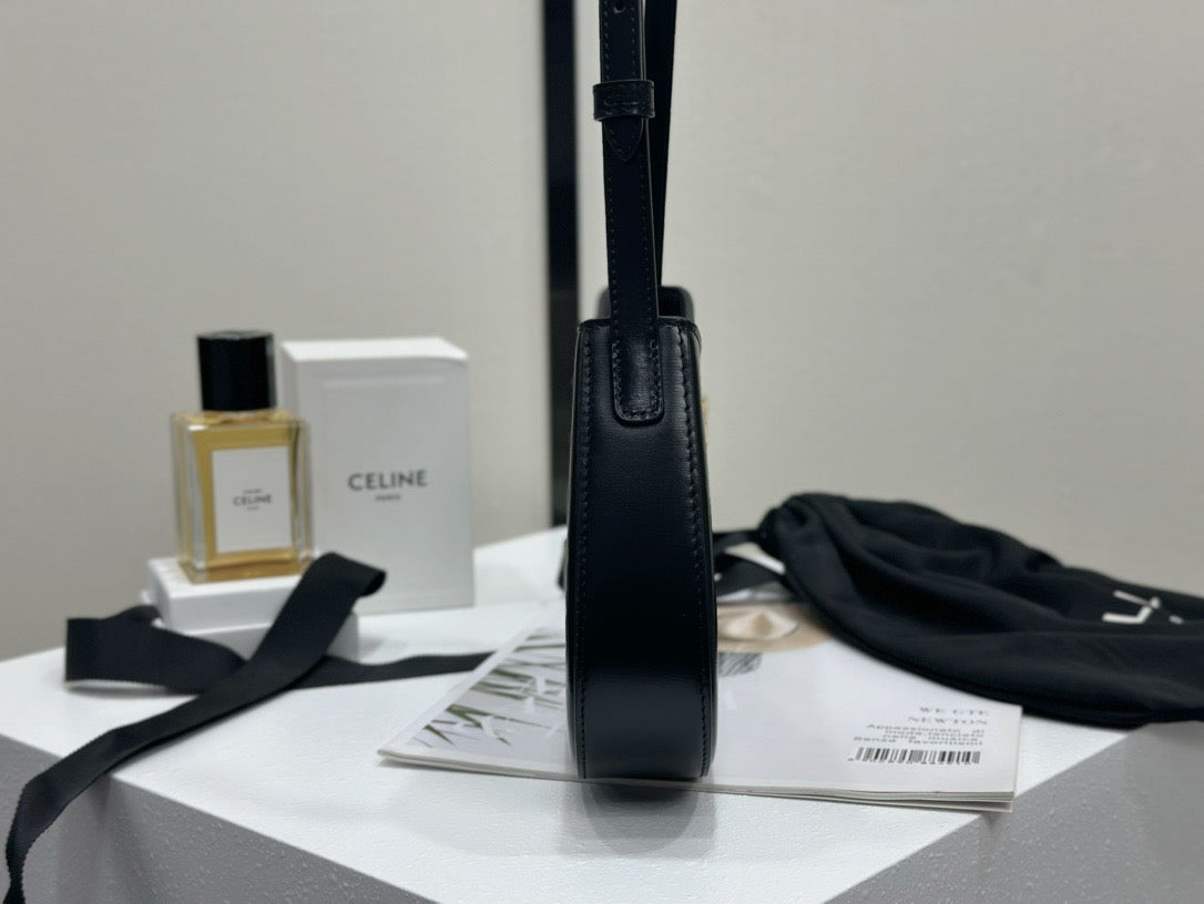 셀린느 틸리 숄더백 카프스킨 미디움