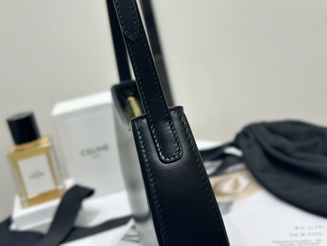 셀린느 틸리 숄더백 카프스킨 미디움