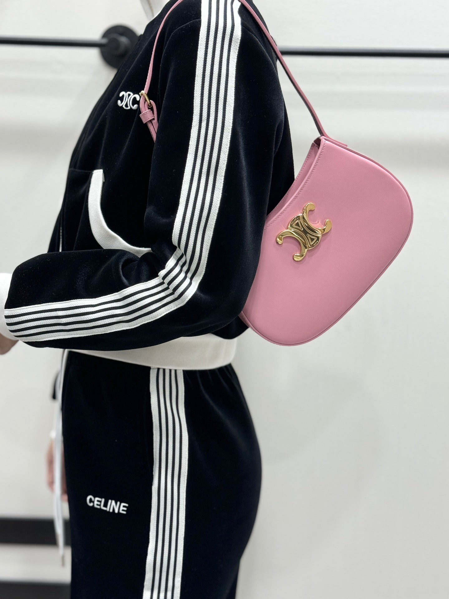 셀린느 틸리 숄더백 카프스킨 미디움
