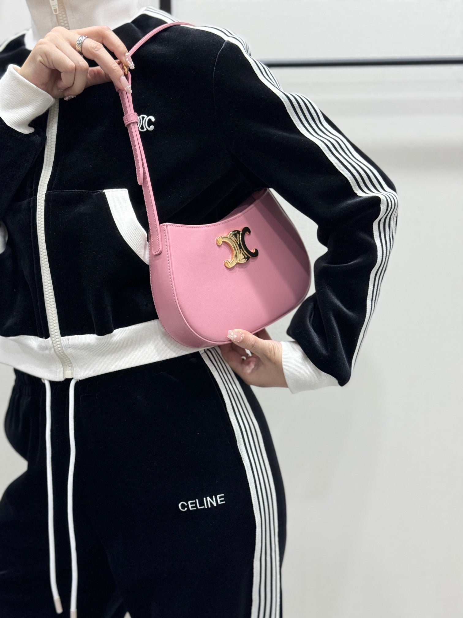 셀린느 틸리 숄더백 카프스킨 미디움