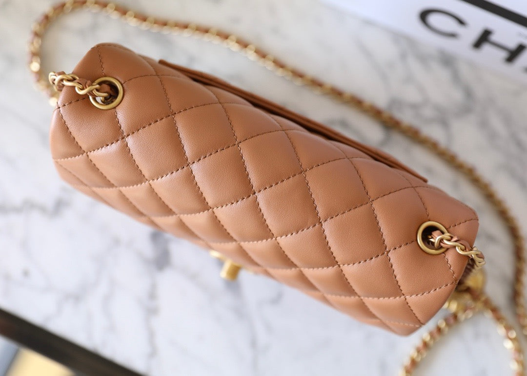 샤넬 골드볼 플랩백 램스킨 뉴미니