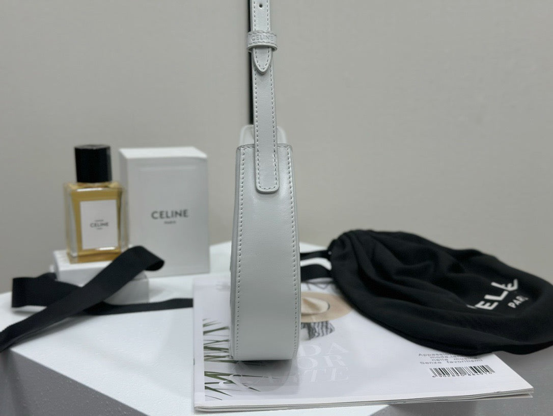 셀린느 틸리 숄더백 카프스킨 미디움