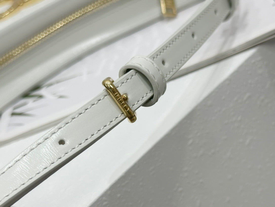 셀린느 틸리 숄더백 카프스킨 미디움