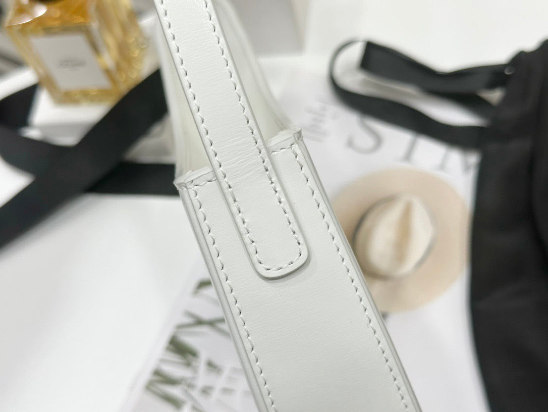 셀린느 틸리 숄더백 카프스킨 미디움