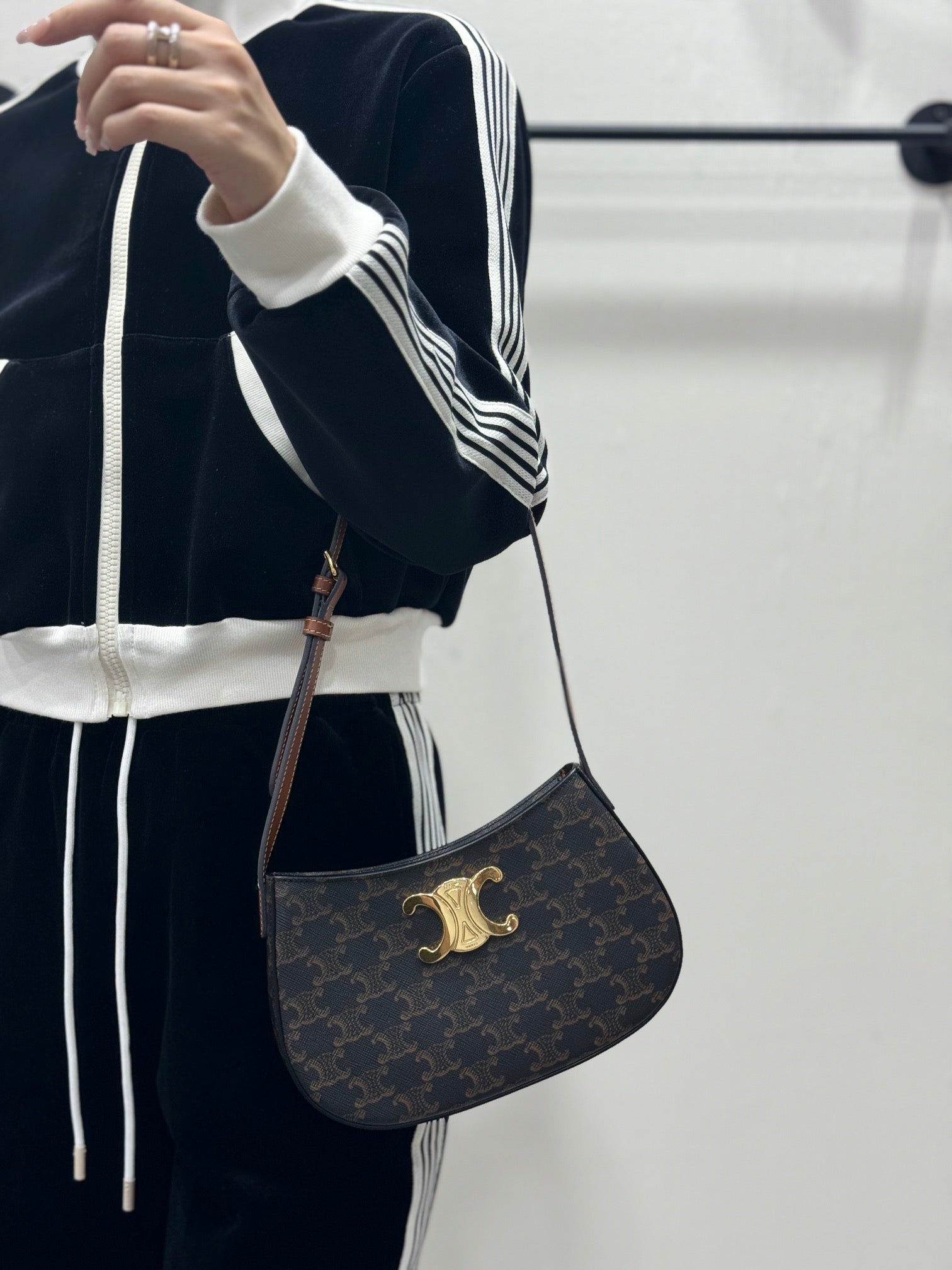 셀린느 틸리 숄더백 캔버스 미디움