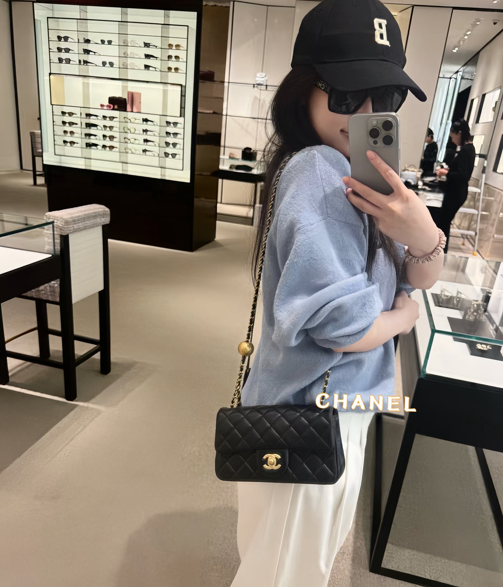 샤넬 골드볼 플랩백 램스킨 뉴미니