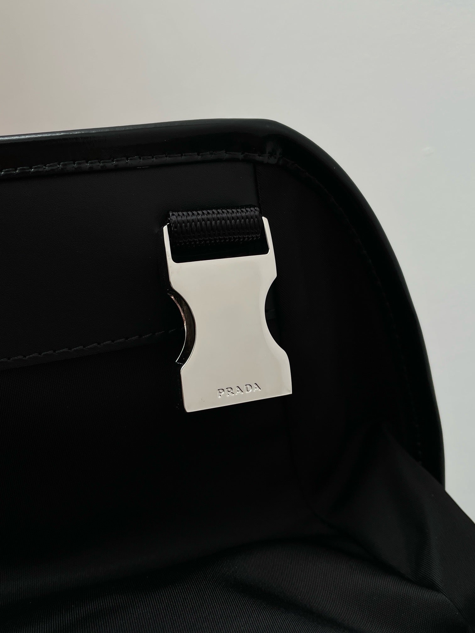 프라다 리나일론 레더 플랩 백팩