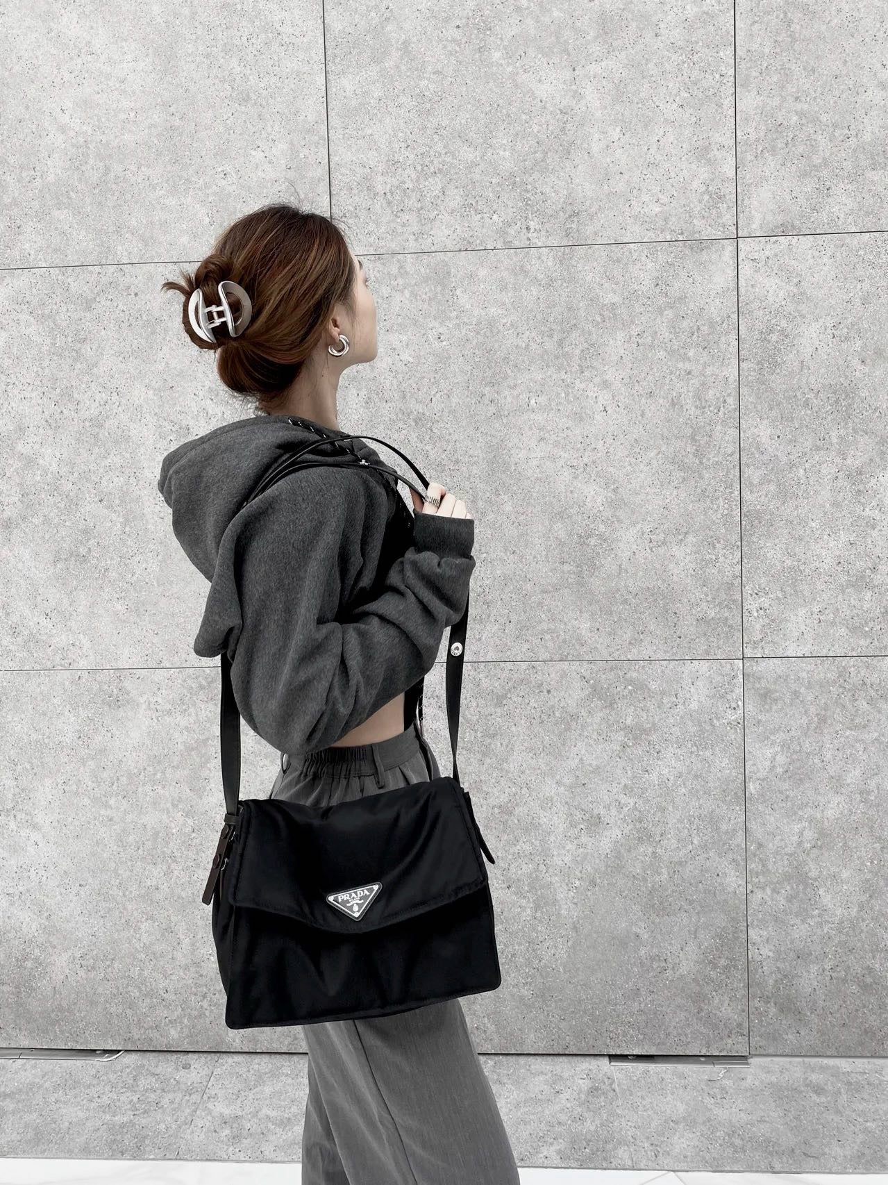 프라다 리나일론 패딩 숄더백 미디움