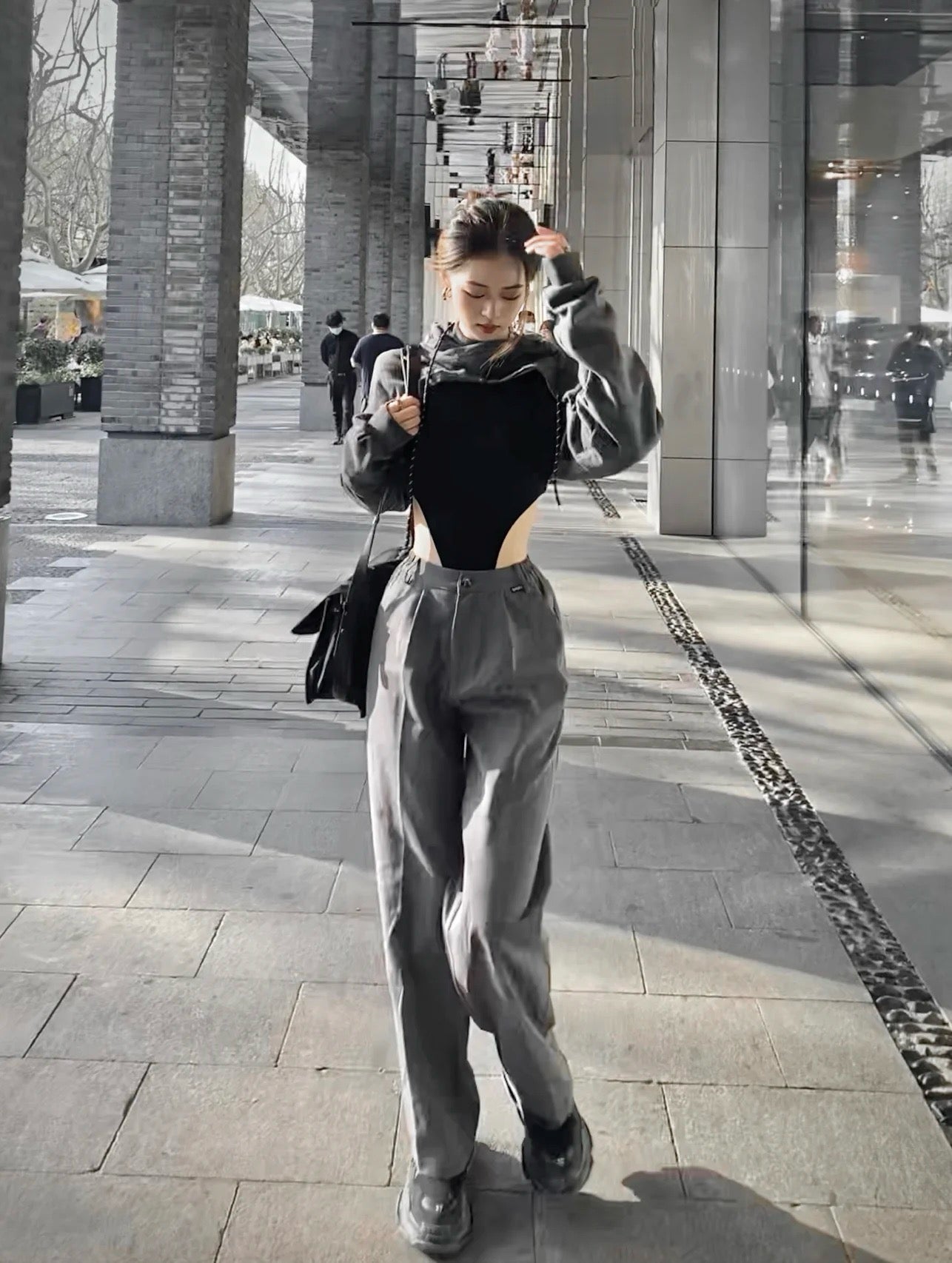 프라다 리나일론 패딩 숄더백 미디움