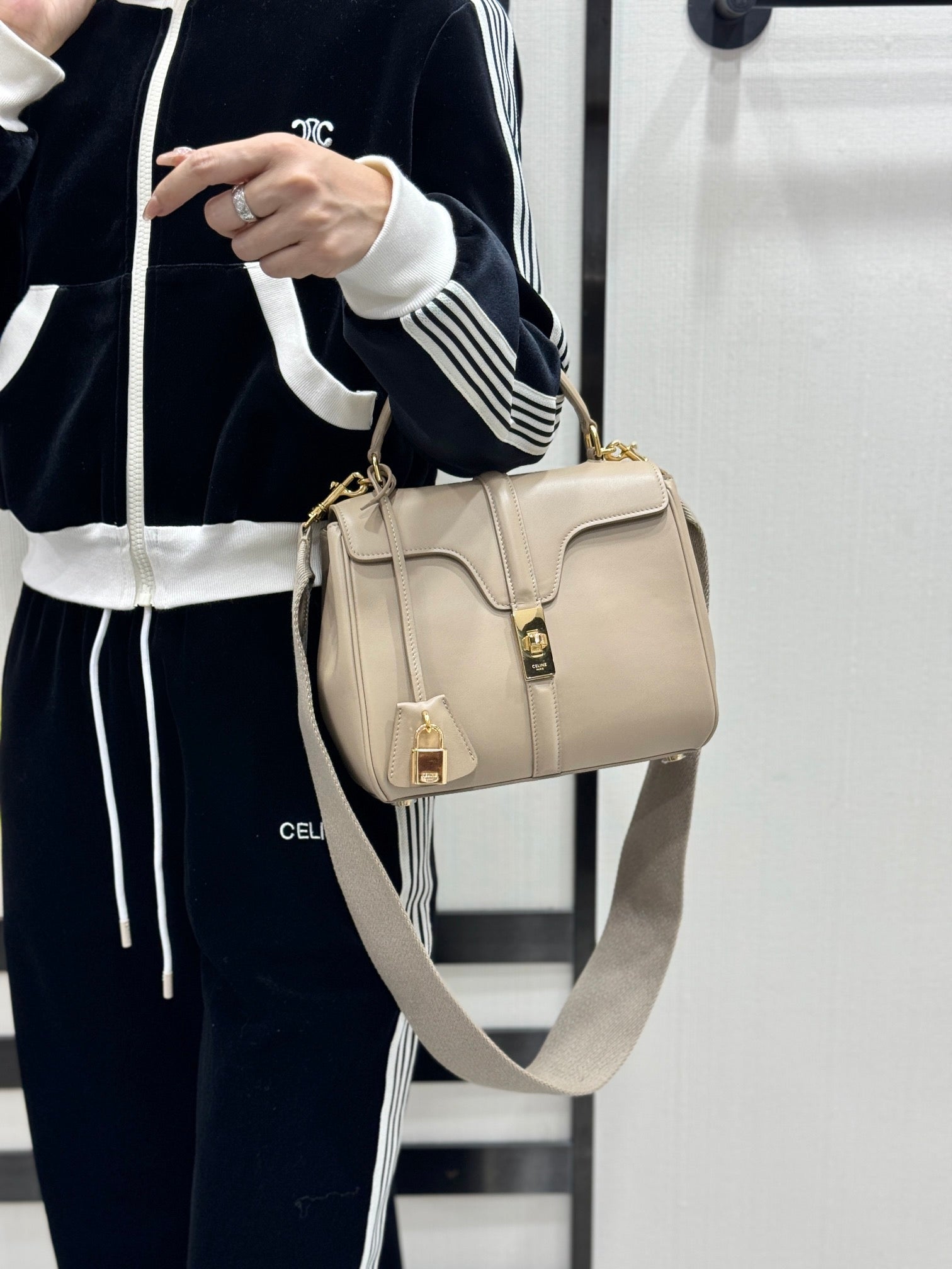 셀린느 16백 스몰