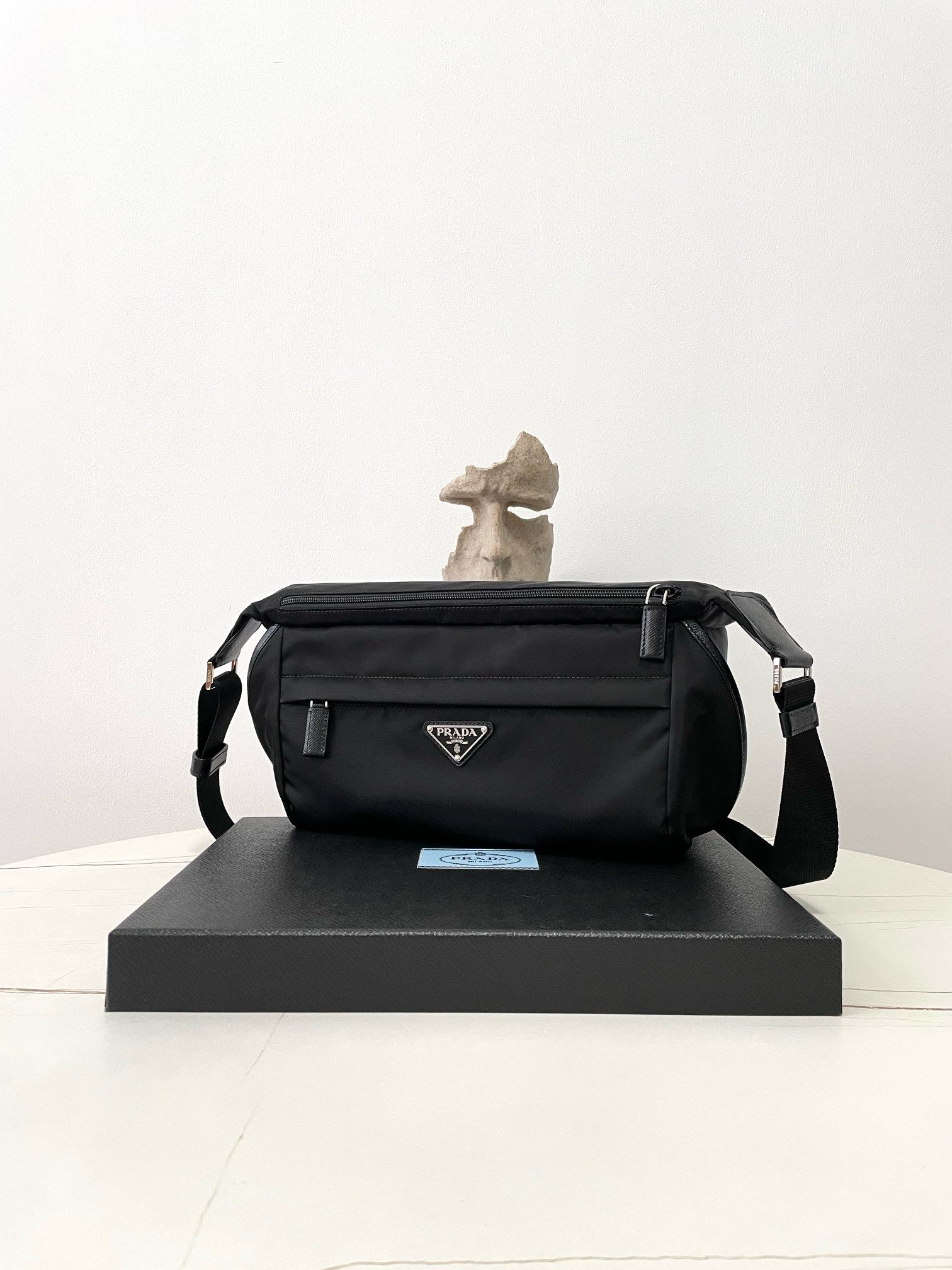 프라다 리나일론 바이커백 미디움