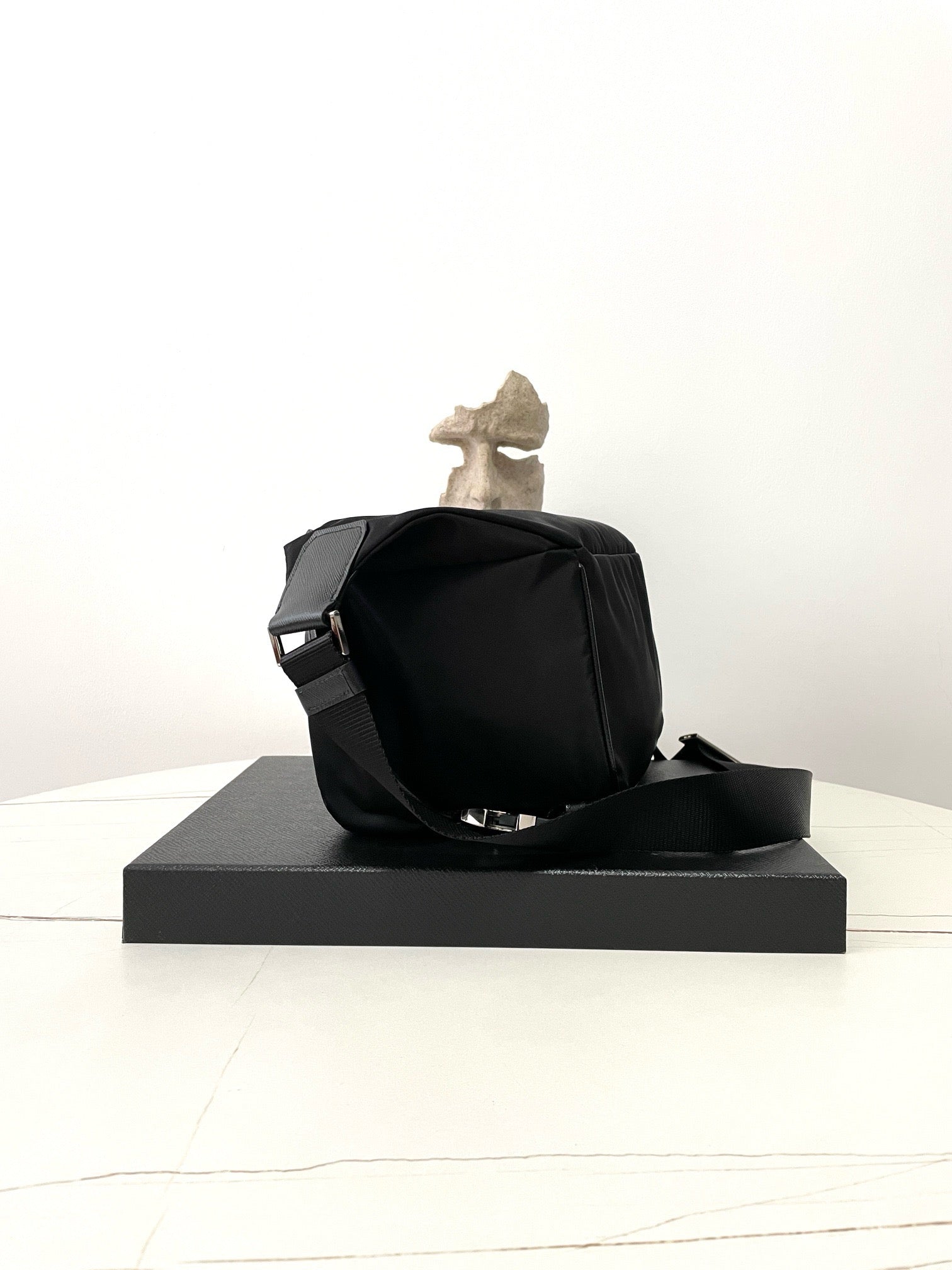 프라다 리나일론 바이커백 미디움