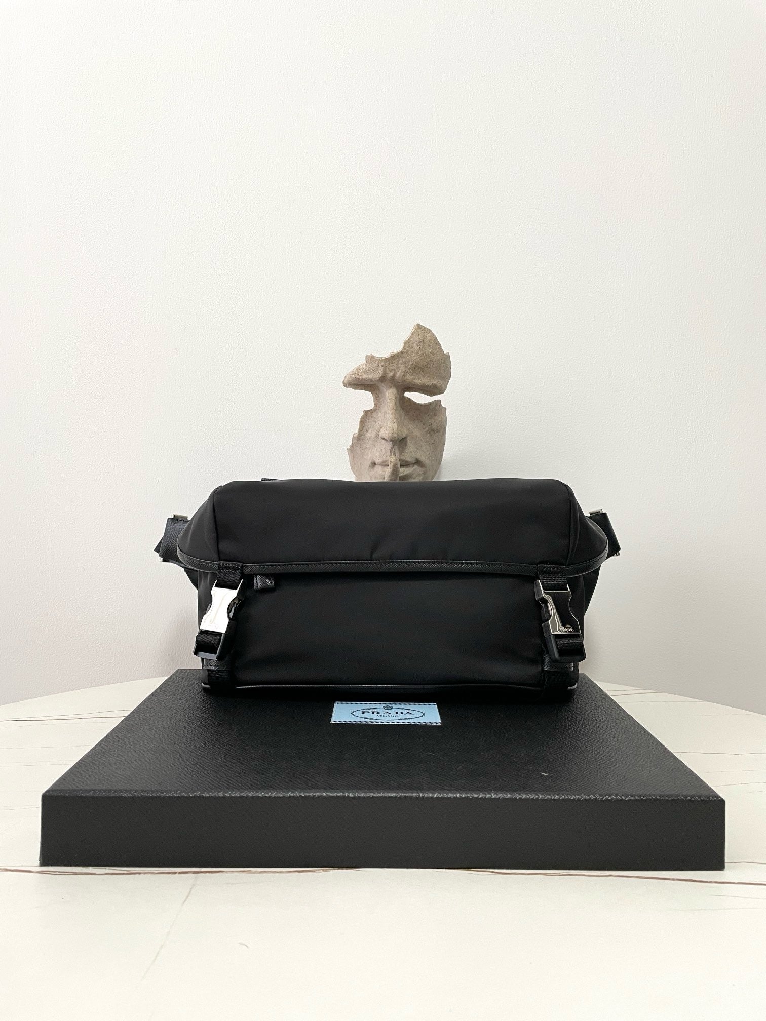 프라다 리나일론 바이커백 미디움