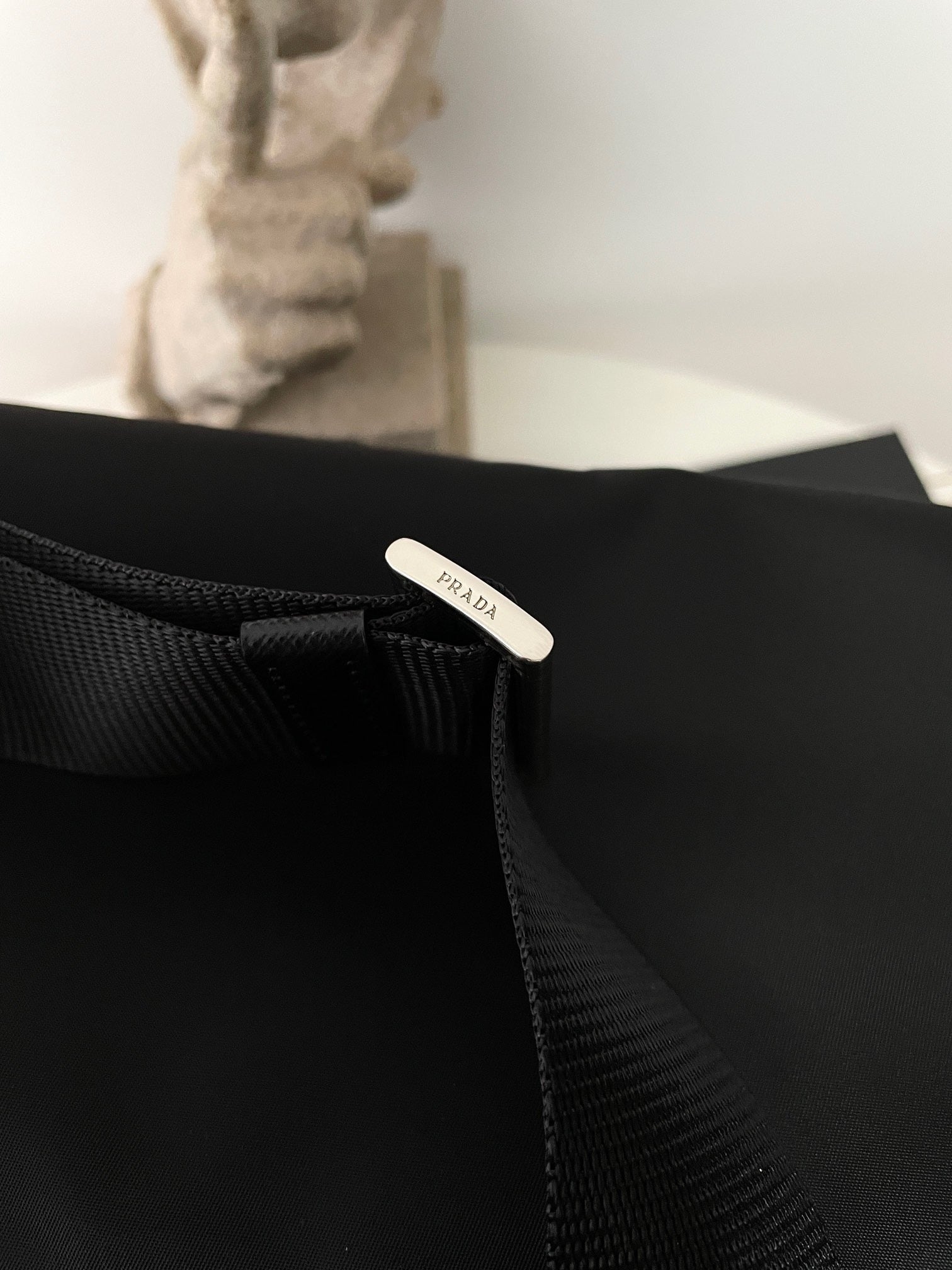 프라다 리나일론 바이커백 미디움