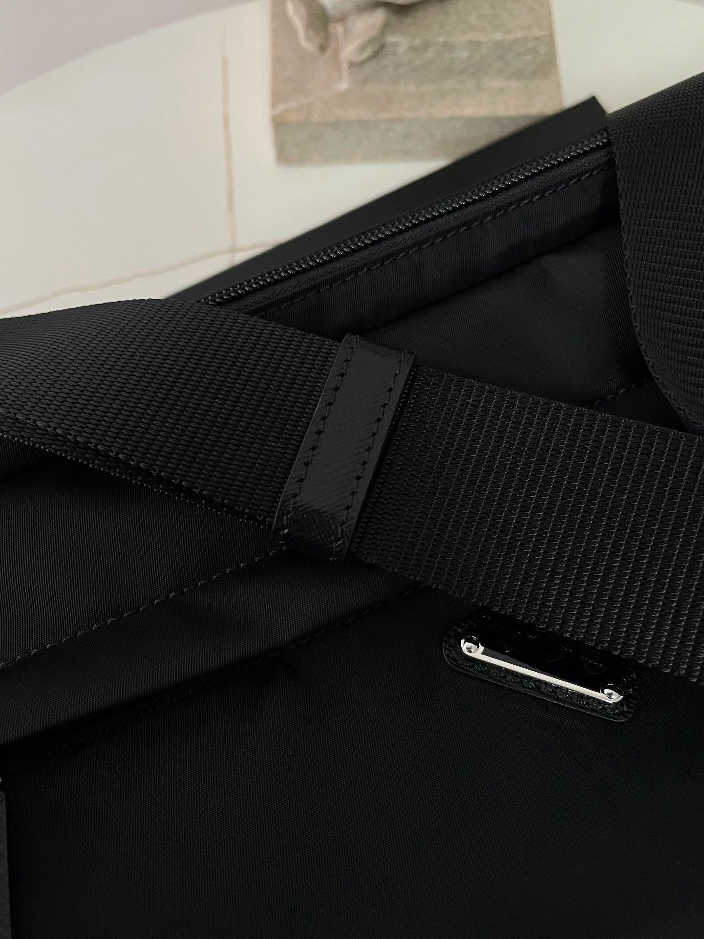 프라다 리나일론 바이커백 미디움