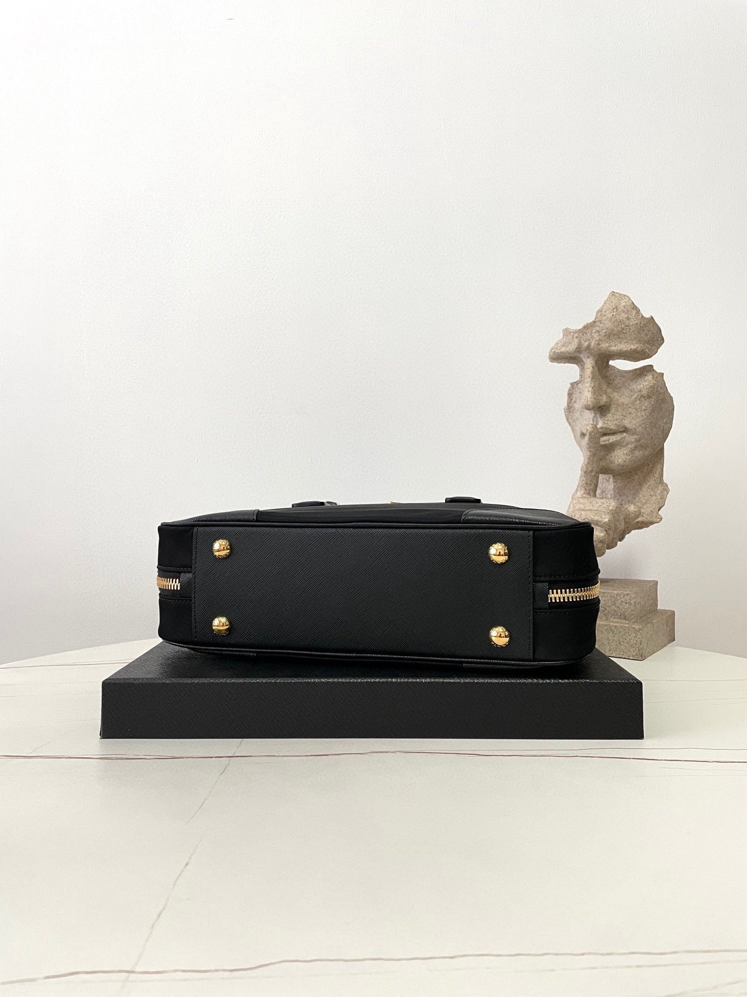 프라다 리에디션 1978 토트백 미디움