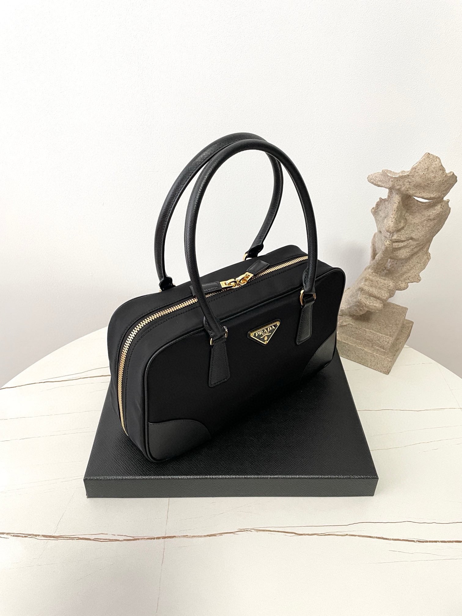 프라다 리에디션 1978 토트백 미디움