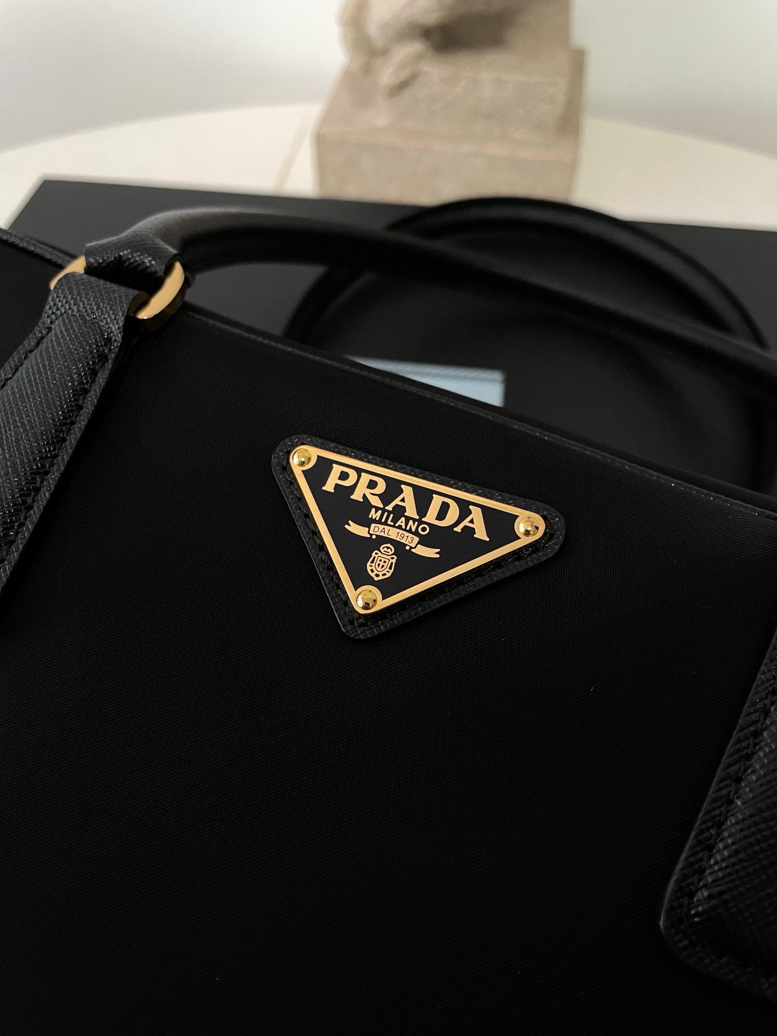 프라다 리에디션 1978 토트백 미디움