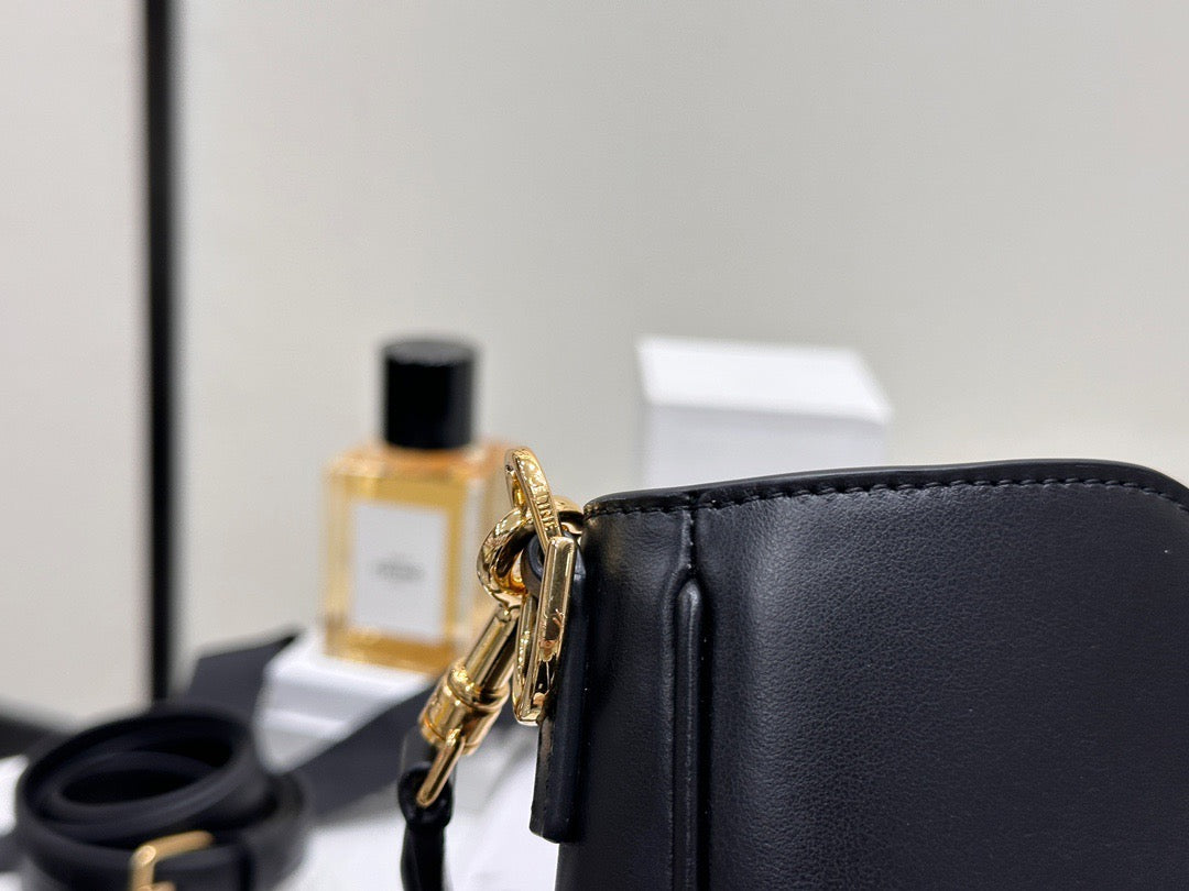 셀린느 16 소프트 까미유 스몰