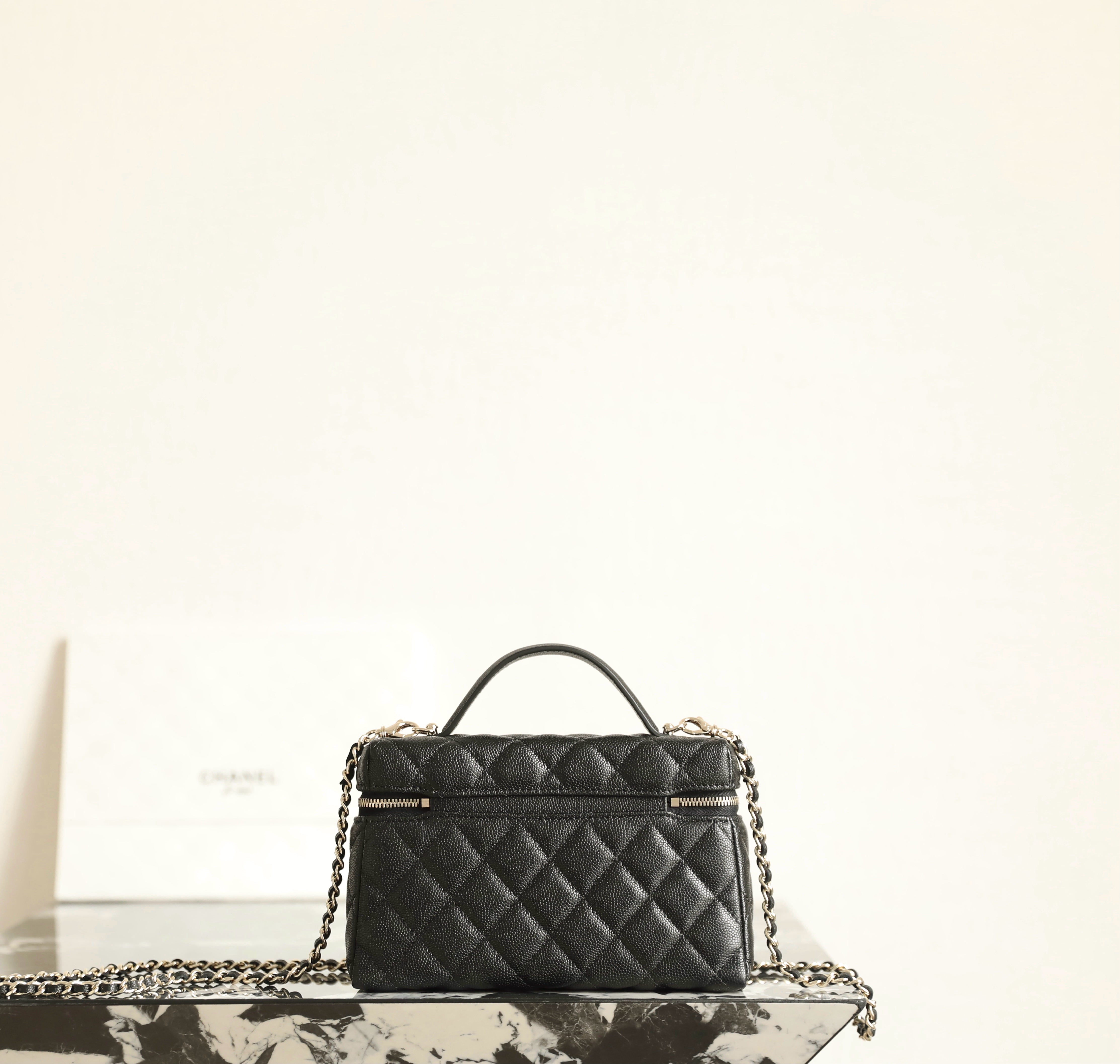 샤넬 클래식 체인 베니티 탑핸들 백