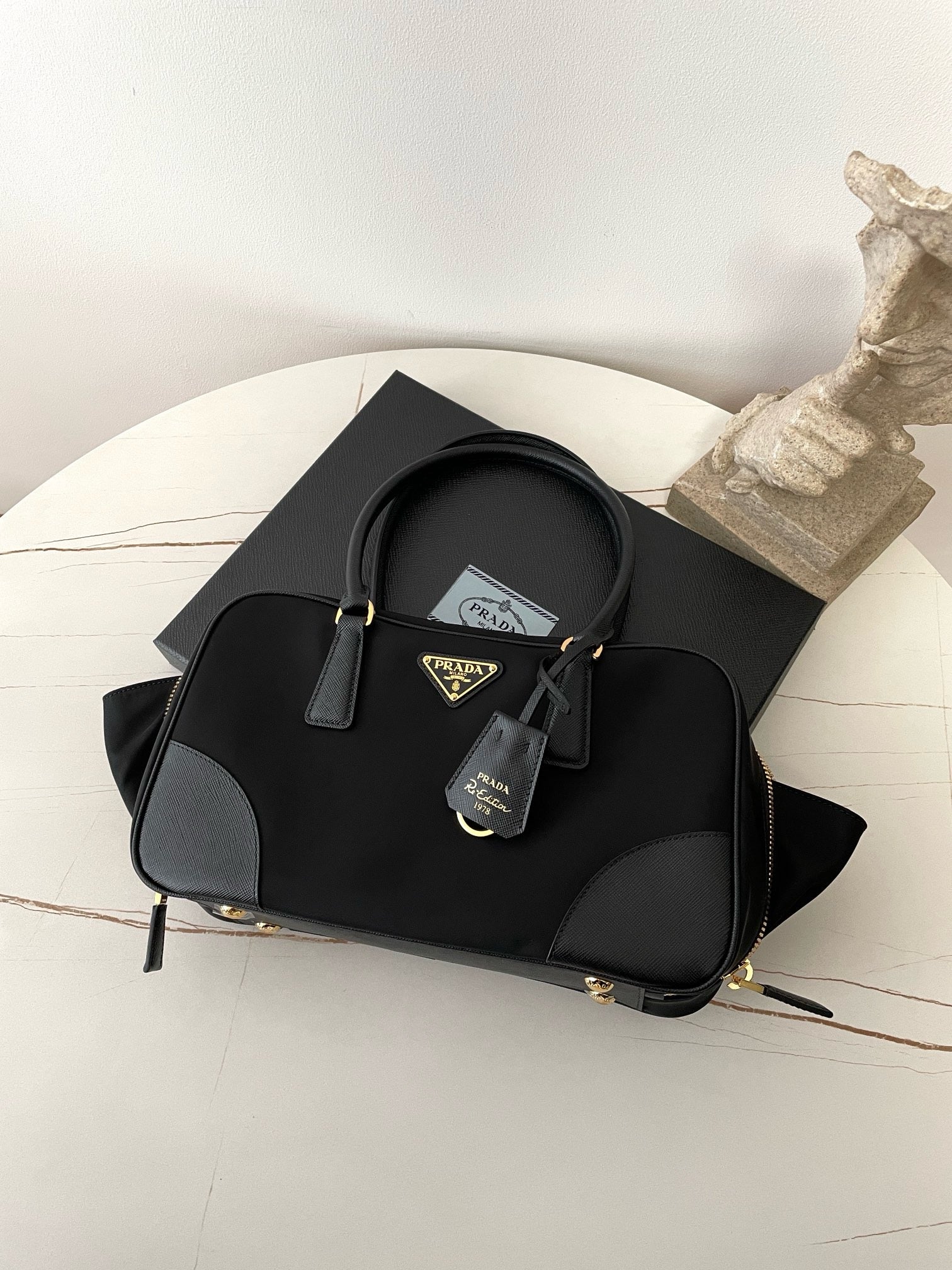 프라다 리에디션 1978 토트백 미디움