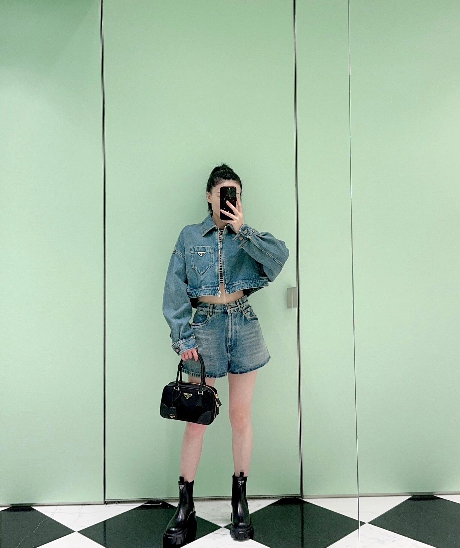 프라다 리에디션 1978 토트백 미디움