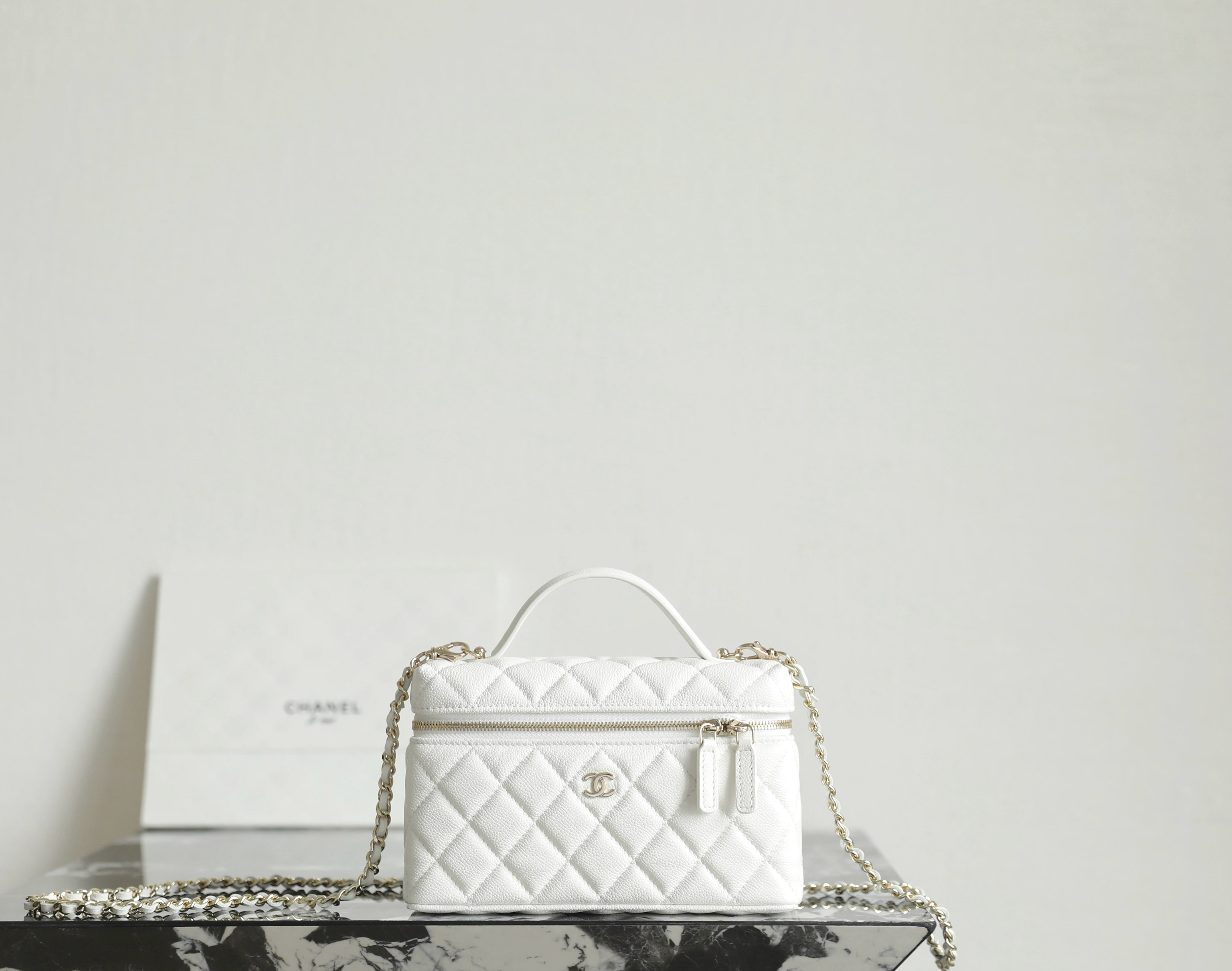 샤넬 클래식 체인 베니티 탑핸들 백