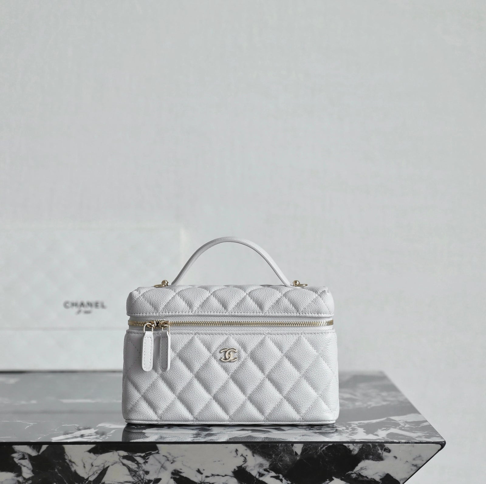 샤넬 클래식 체인 베니티 탑핸들 백